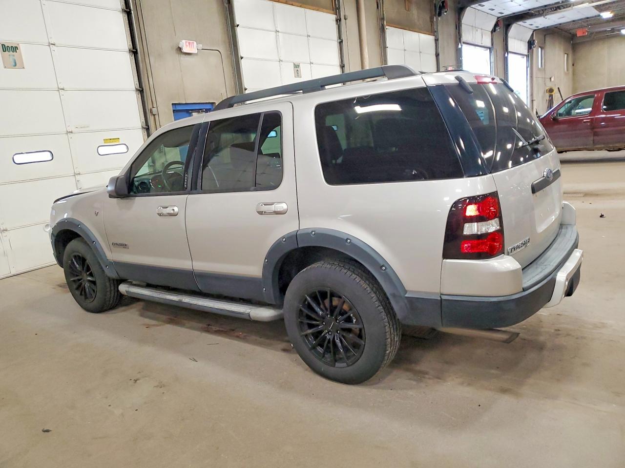 2007 Ford Explorer Xlt Silver vin: 1FMEU73837UB23634