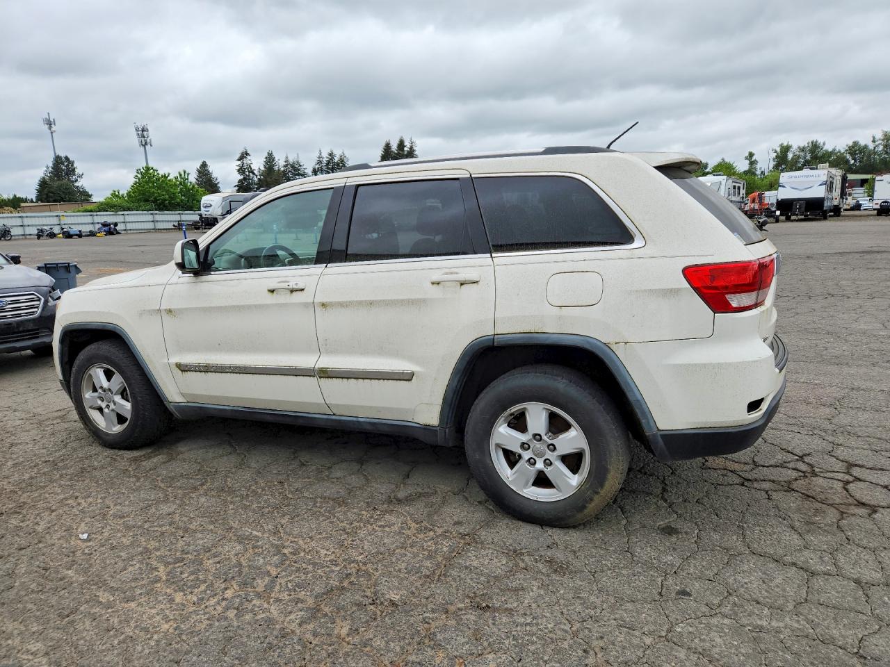 2011 Jeep Grand Cherokee Laredo Белый vin: 1J4RS4GGXBC541032