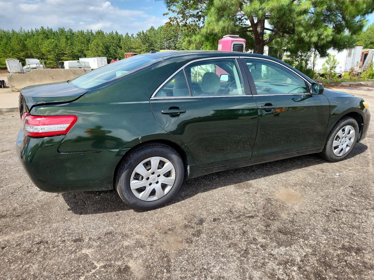 2010 Toyota Camry Le Green vin: 4T4BF3EK5AR053744