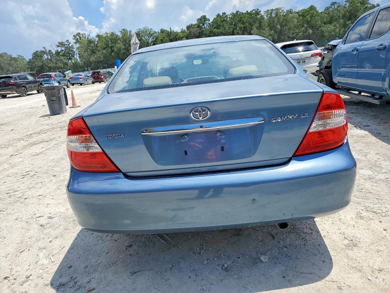 2002 Toyota Camry Le Blue vin: 4T1BE32K32U533865
