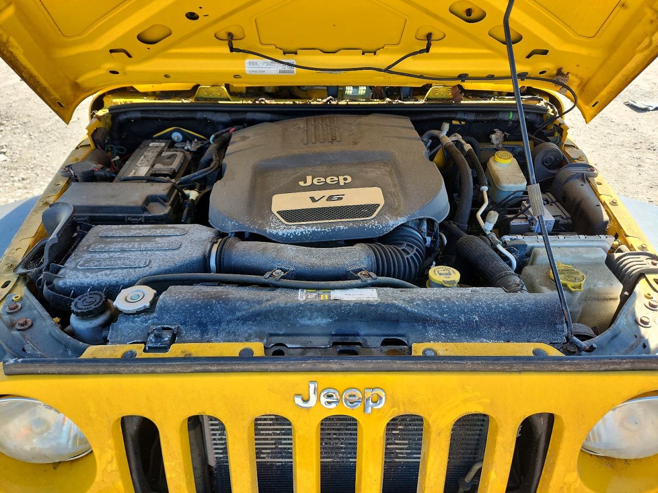 2015 Jeep Wrangler Unlimited Sport Yellow vin: 1C4BJWDGXFL679329