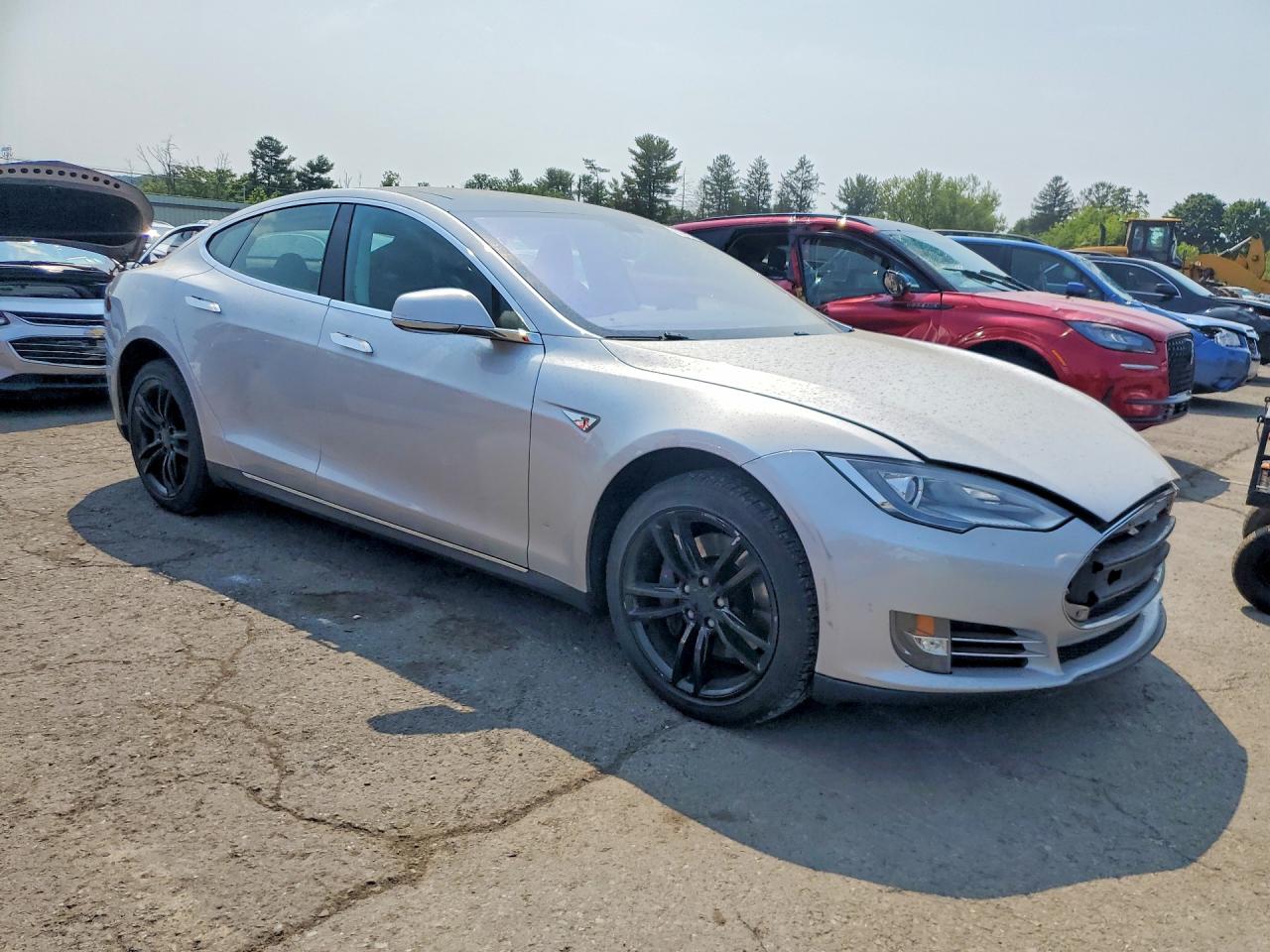 2013 Tesla Model S Silver vin: 5YJSA1DN0DFP18656