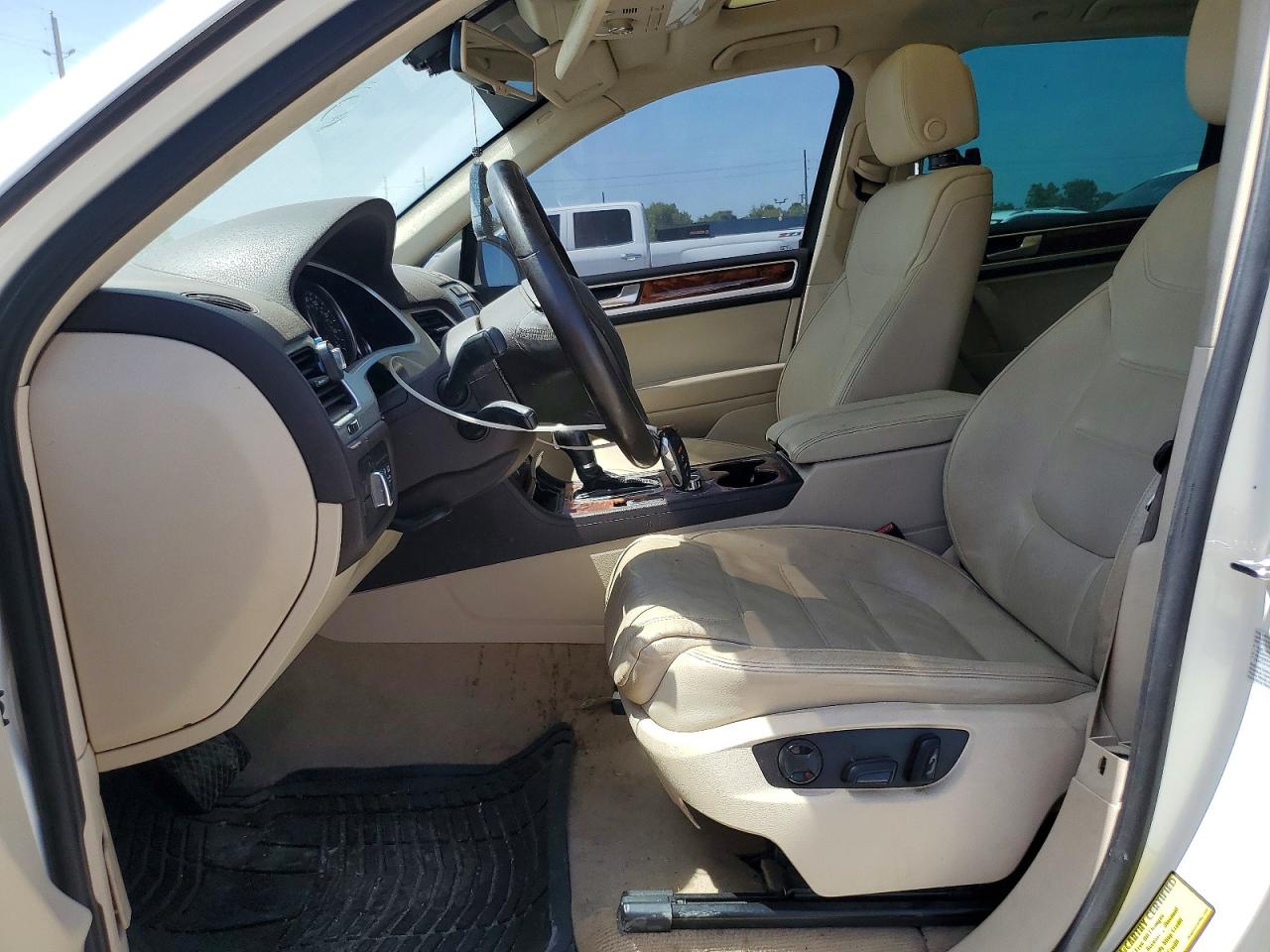 2012 Volkswagen Touareg V6 Tdi White vin: WVGFK9BPXCD005038