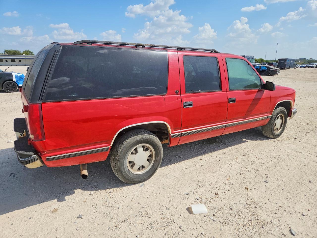 1999 Chevrolet Suburban C1500 Красный vin: 3GNEC16R8XG116455
