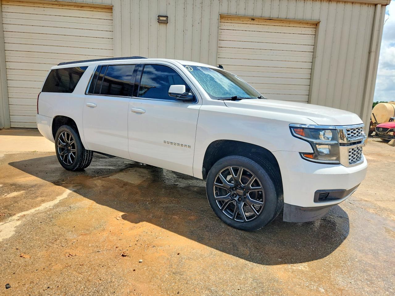 2015 Chevrolet Suburban C1500 Ls Белый vin: 1GNSCHKC0FR250632