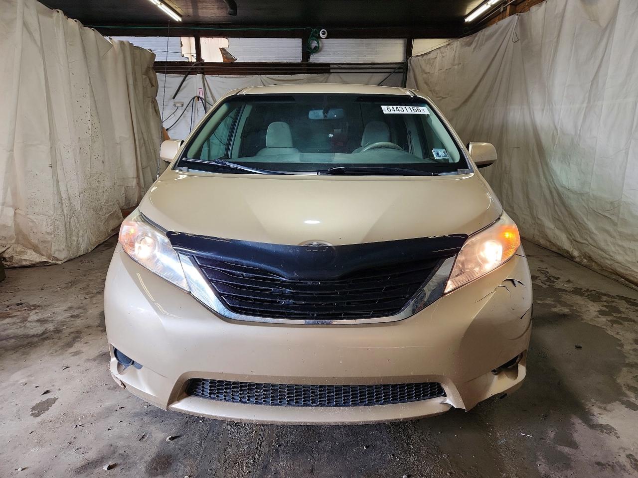 2011 Toyota Sienna Le Beige vin: 5TDJK3DCXBS003573