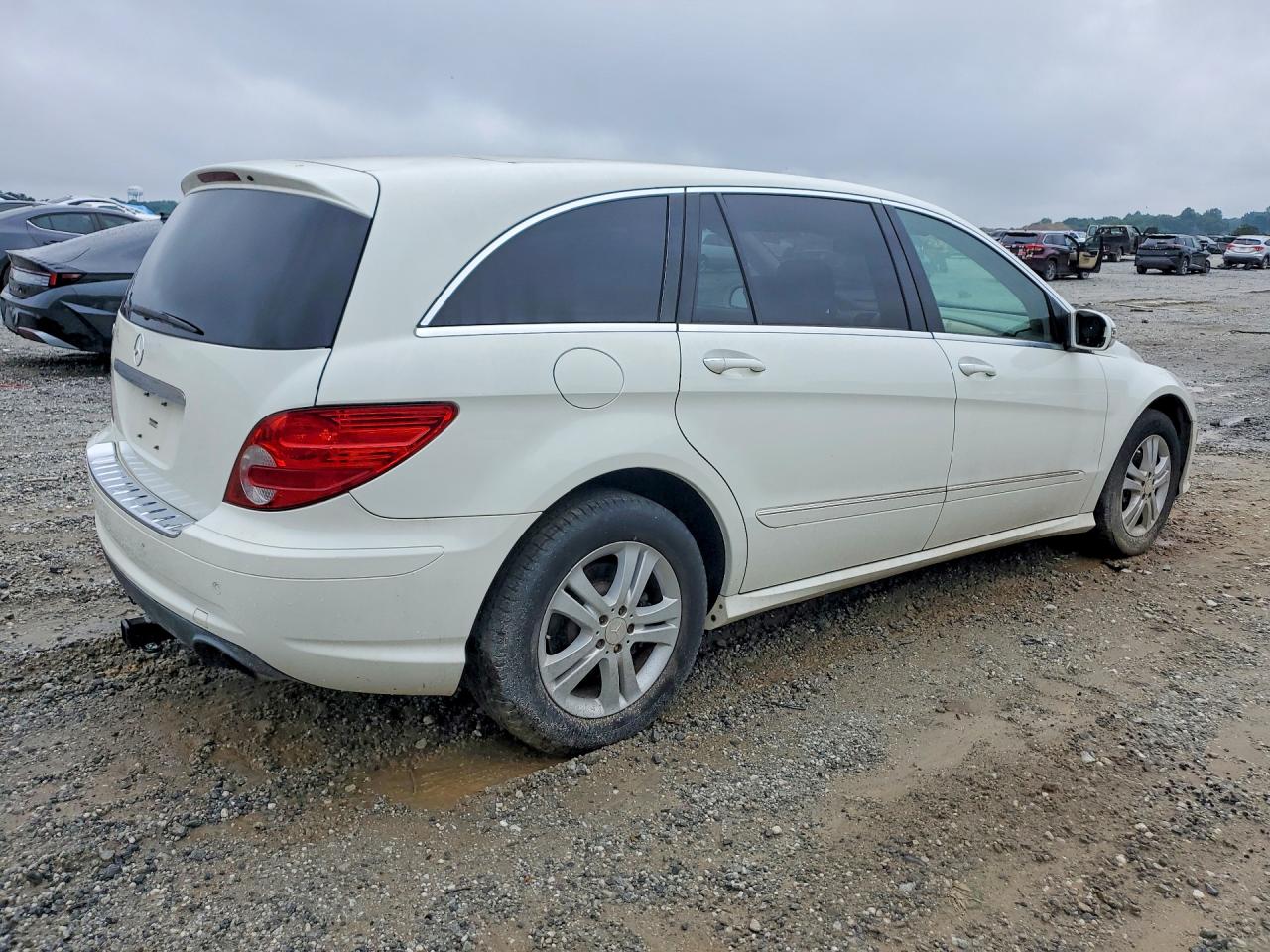2008 Mercedes Benz R 350 White vin: 4JGCB56E88A081760