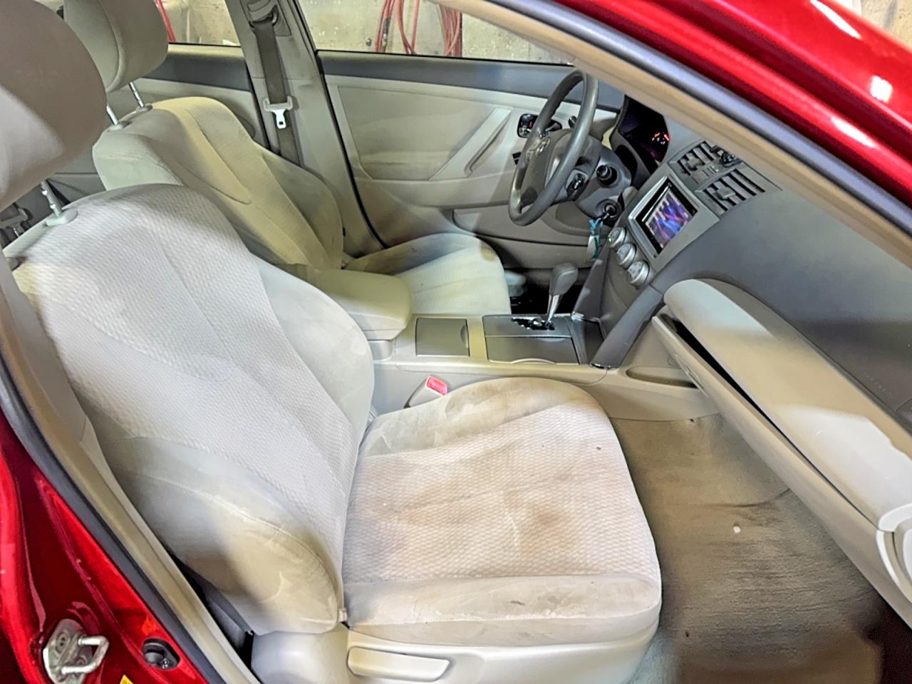 2011 Toyota Camry Le Red vin: 4T4BF3EK4BR150080