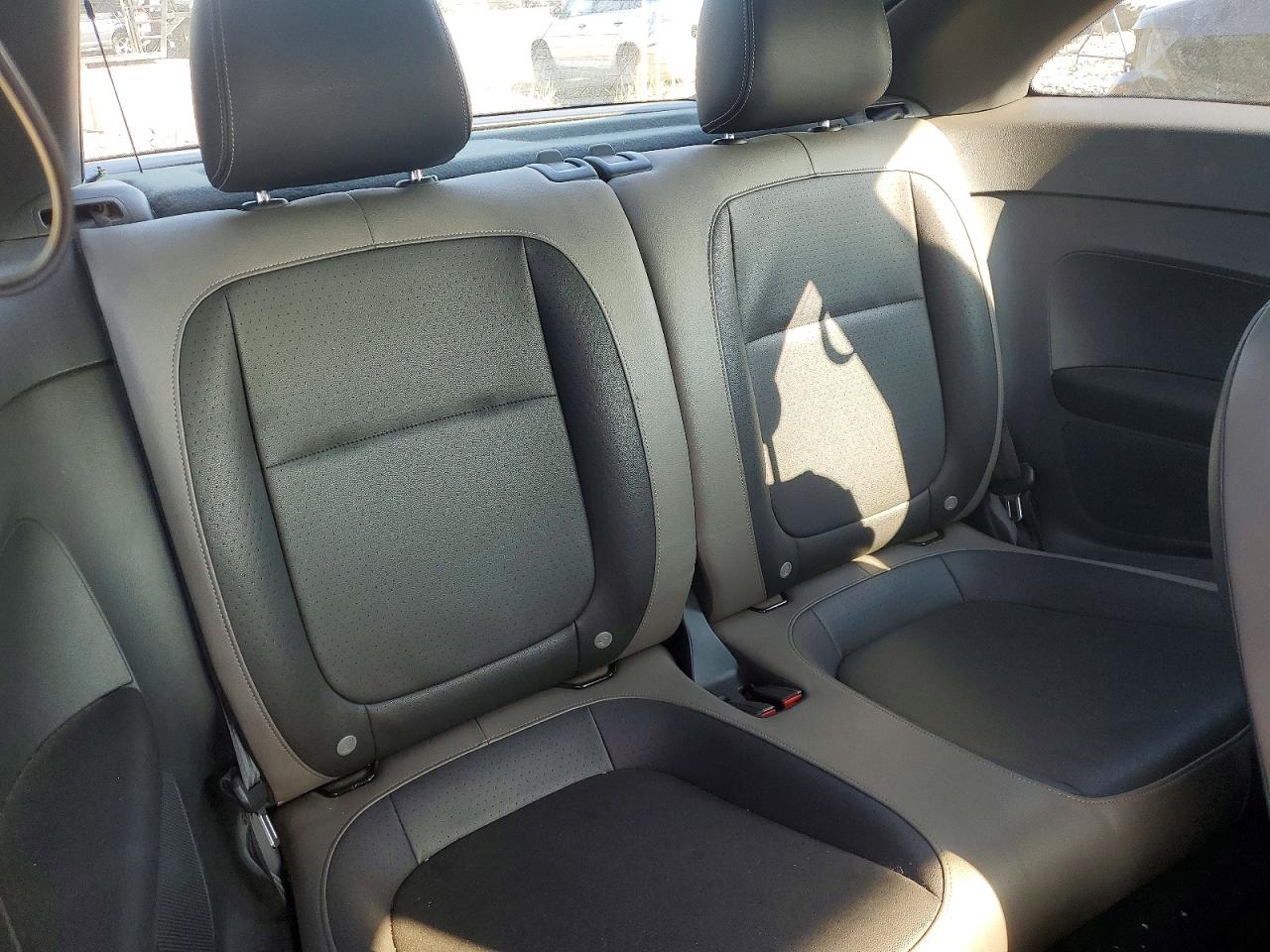2015 Volkswagen Beetle 1.8t Красный vin: 3VWF17AT3FM636973