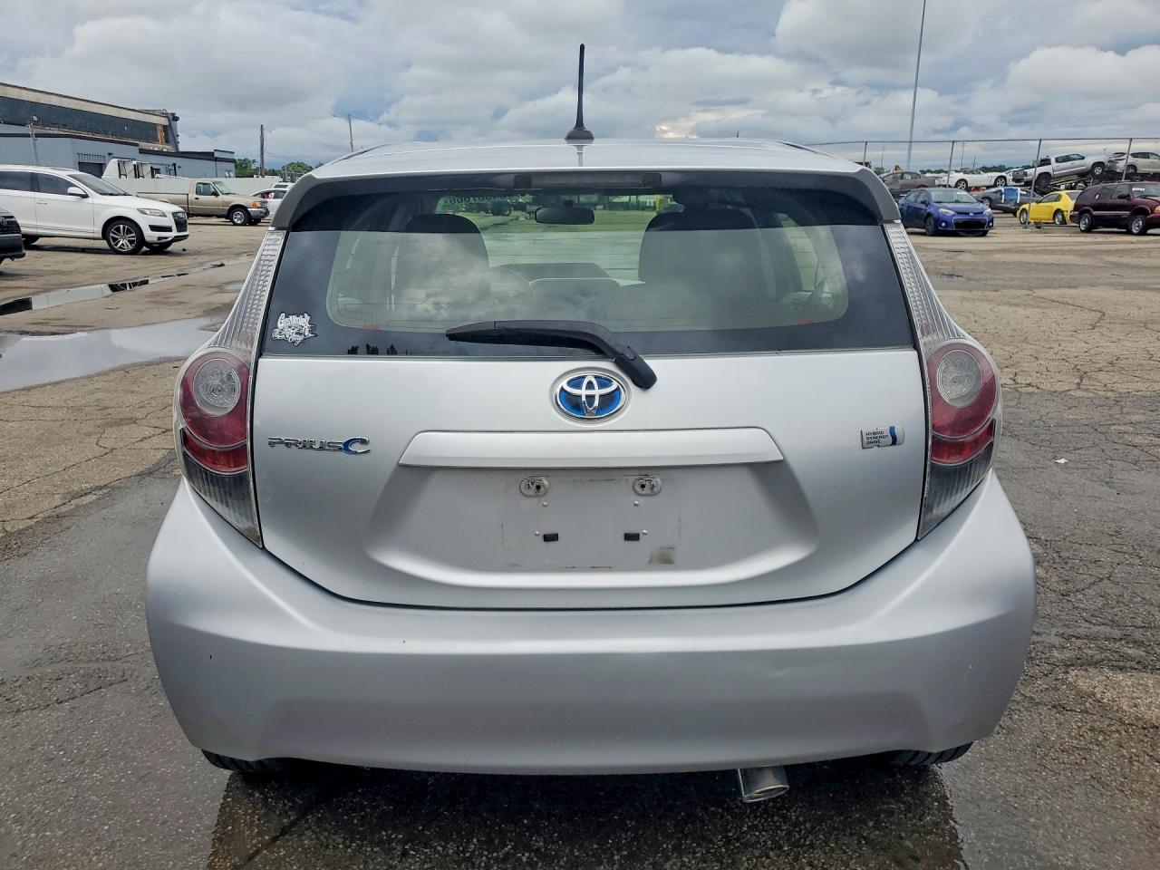 2012 Toyota Prius C Three Серебряный vin: JTDKDTB37C1018872