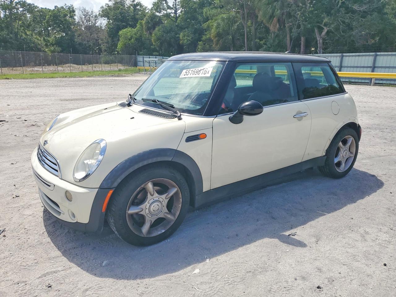 2005 Mini Cooper White vin: WMWRC33425TJ66215