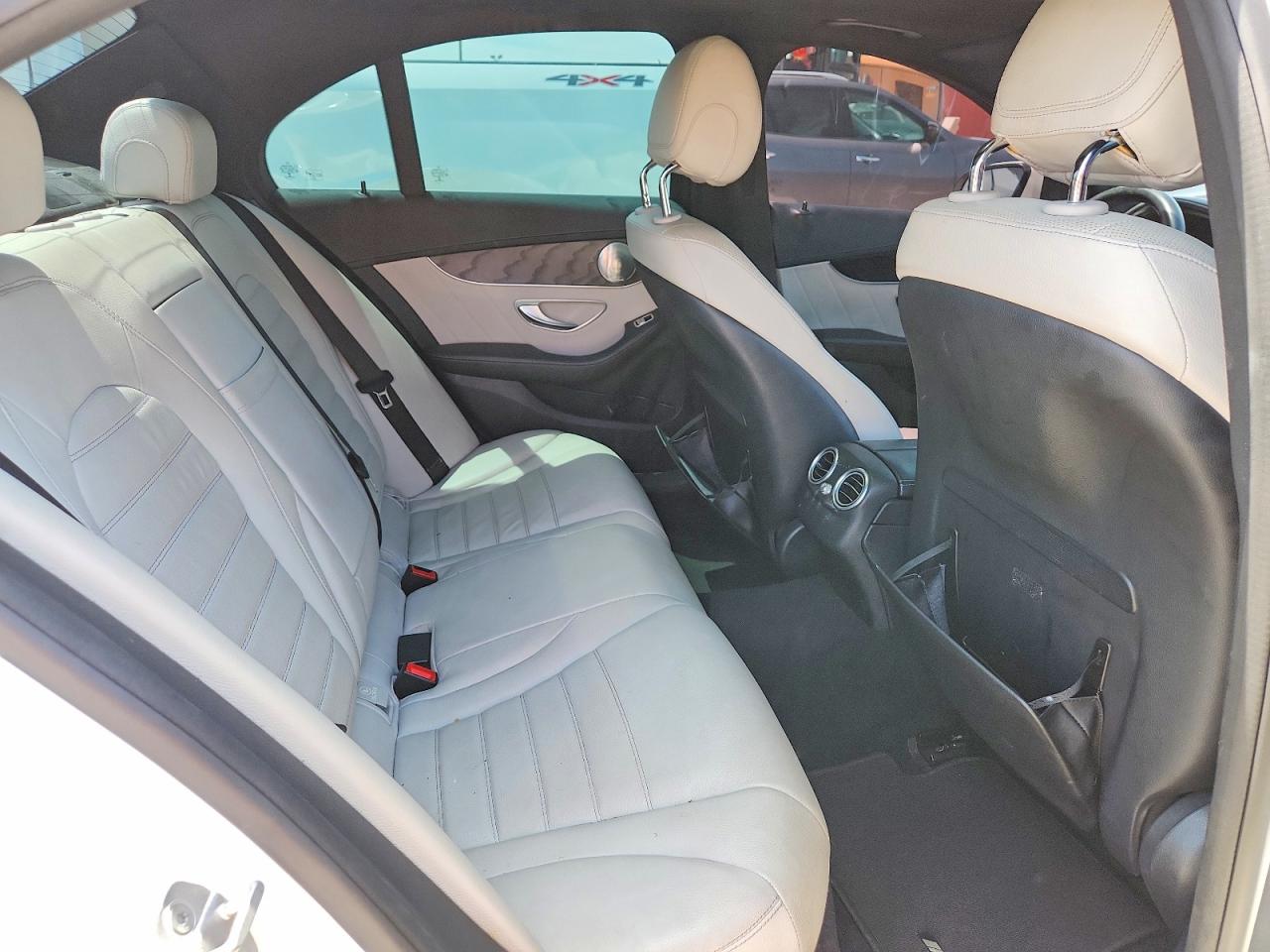 2015 Mercedes-benz C 400 4matic White vin: 55SWF6GB1FU030555