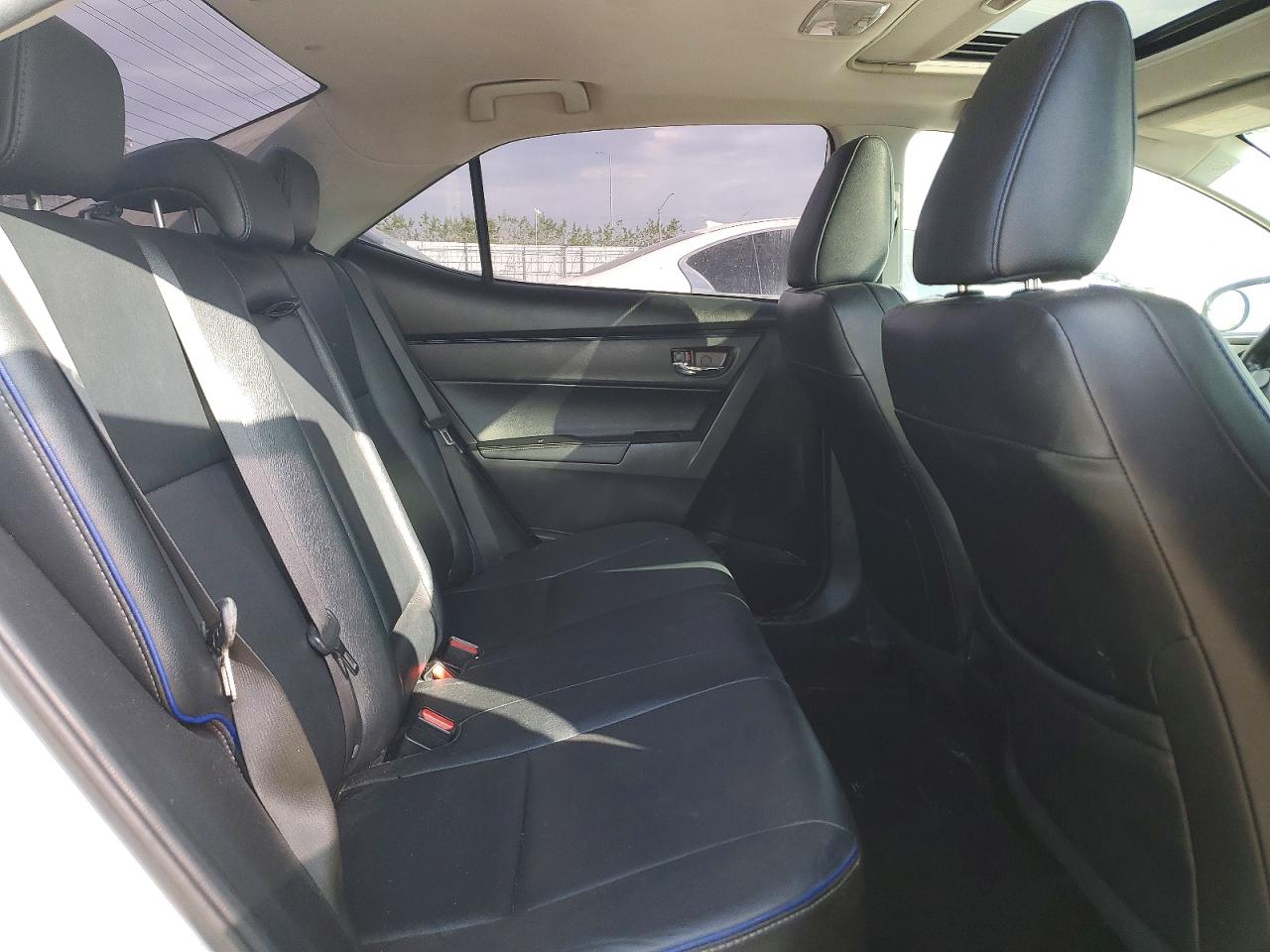 2019 Toyota Corolla L White vin: 2T1BURHE4KC185082