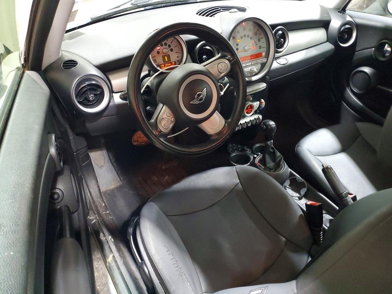 2009 Mini Cooper White vin: WMWMF33519TW77463
