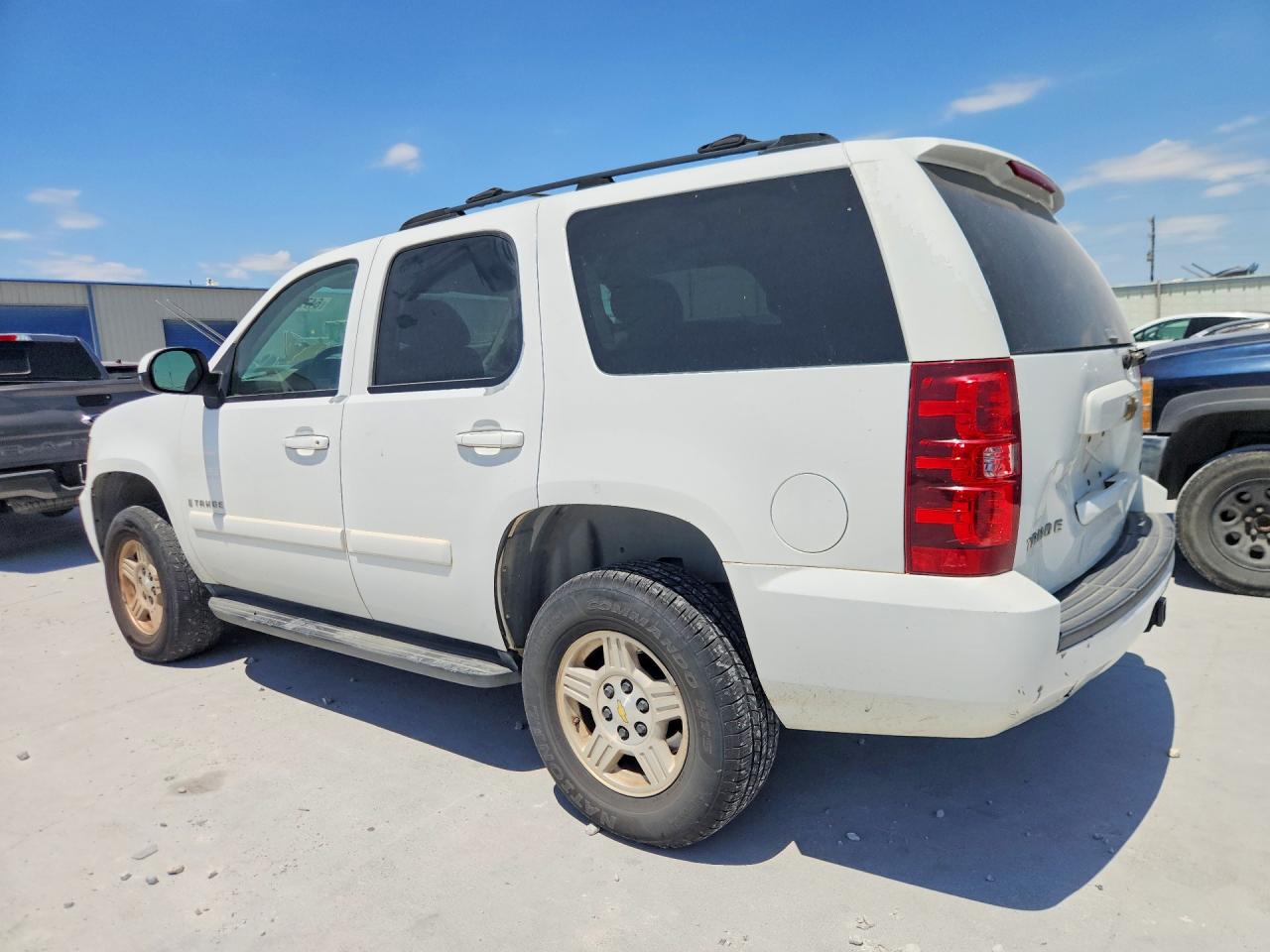 2007 Chevrolet Tahoe C1500 White vin: 1GNFC130X7J237514