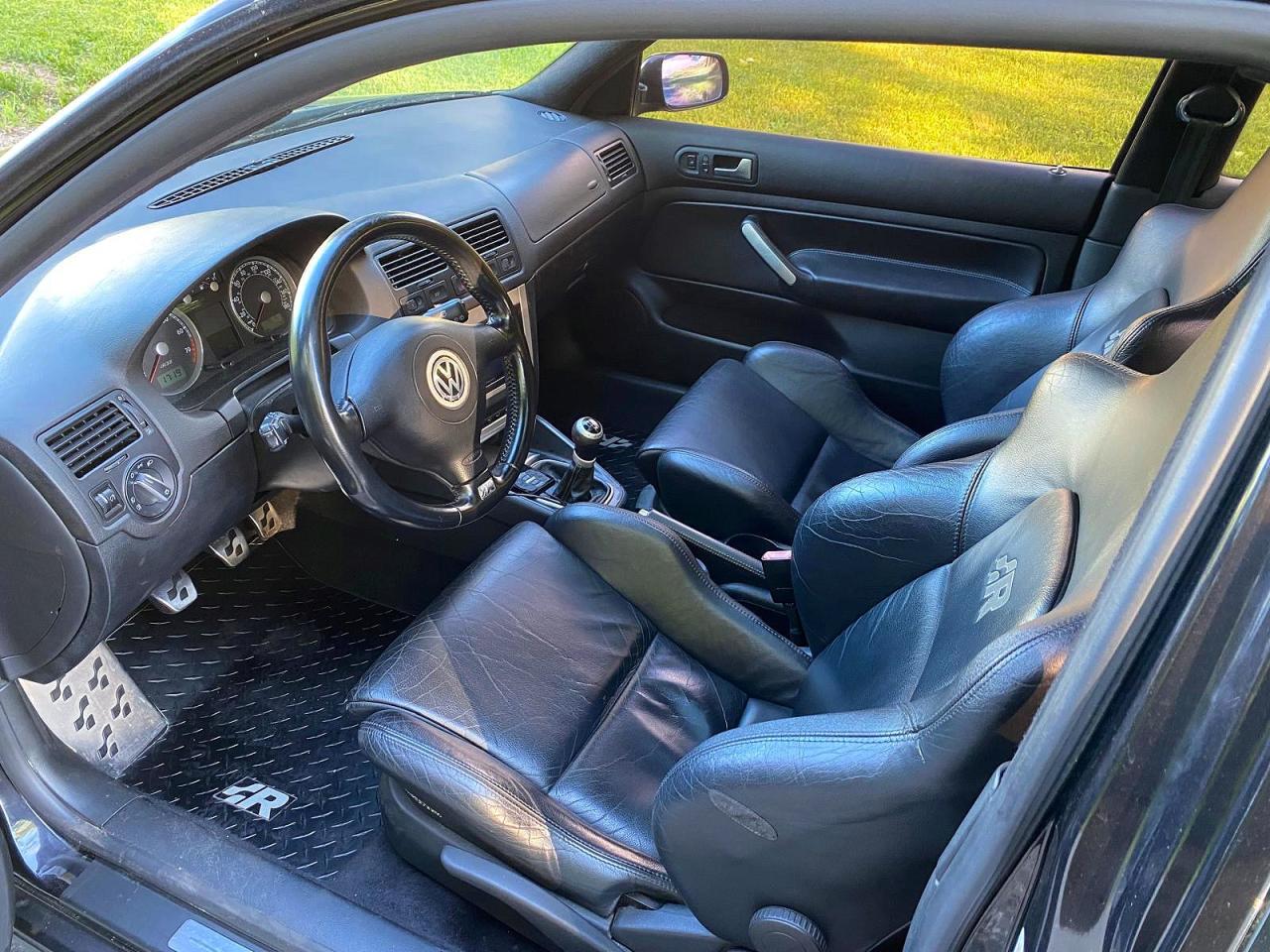 2004 Volkswagen R32 Black vin: WVWKG61J34D133137