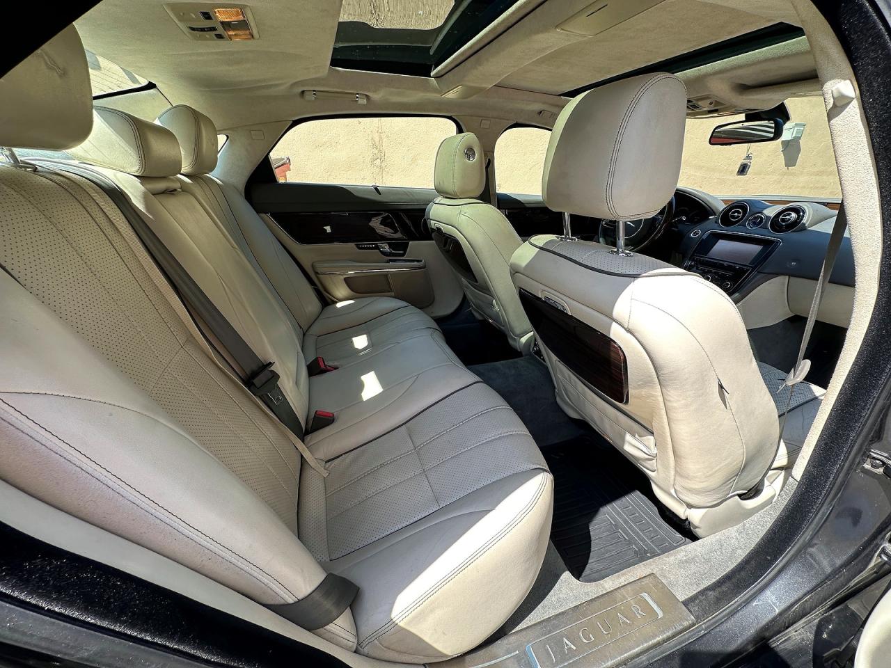 2011 Jaguar Xjl Серый vin: SAJWA2GB8BLV15633