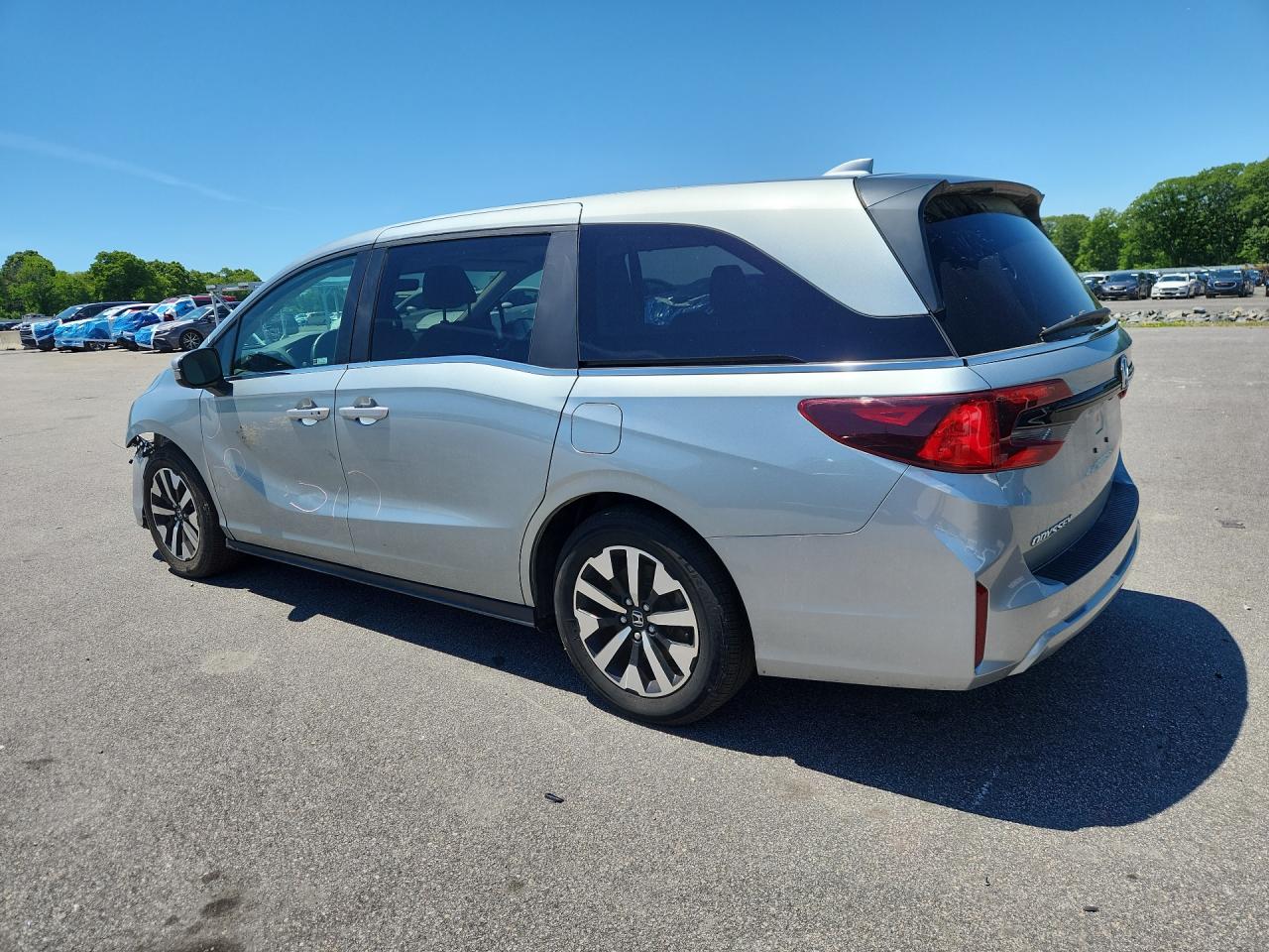 2025 Honda Odyssey Exl Серебряный vin: 5FNRL6H69SB071048 Damage: Left Front Door, Dent(S) W/ Paint Dmg, 5 To 6 Inches
