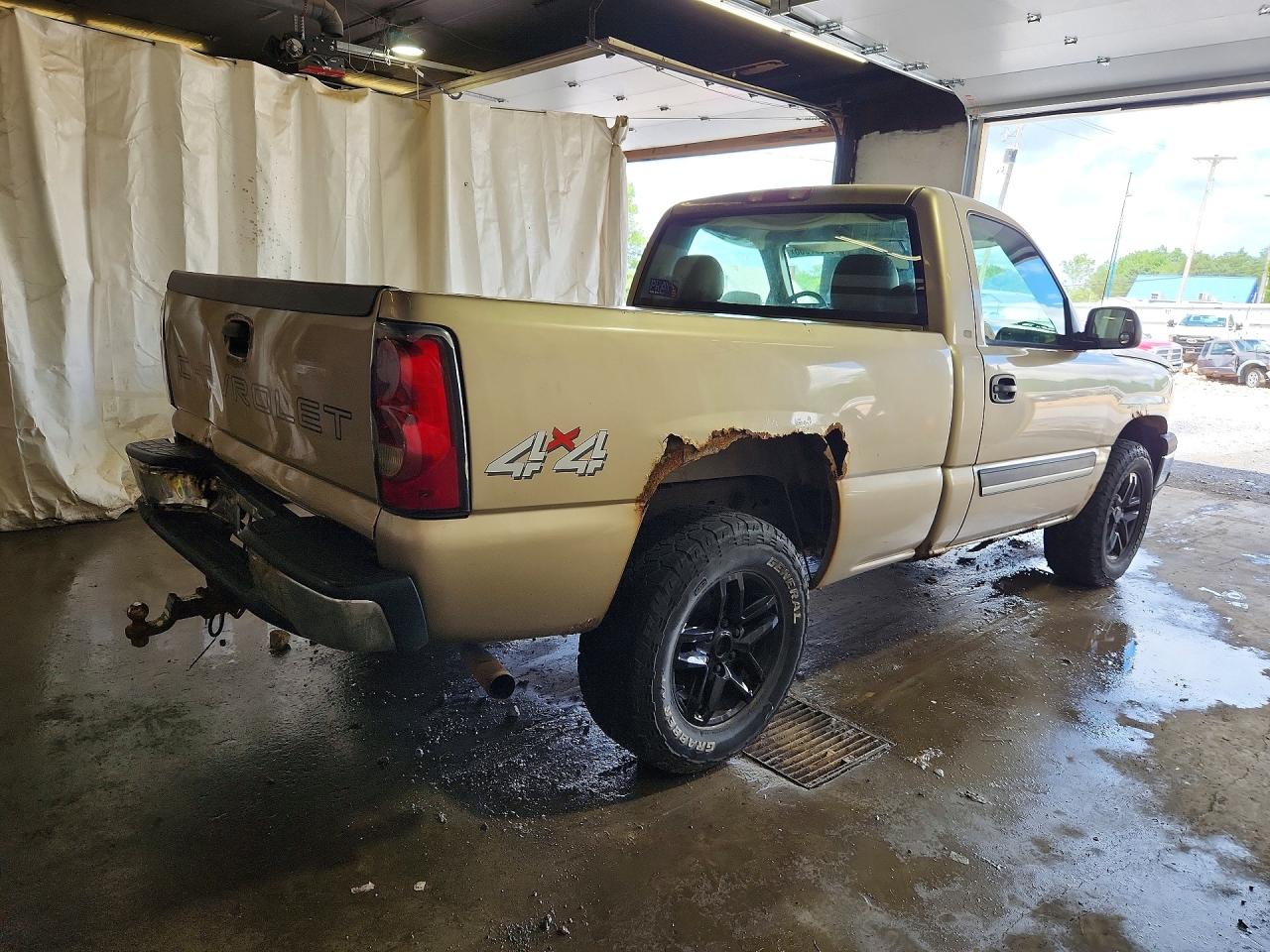 2005 Chevrolet Silverado K1500 Золотой vin: 1GCEK14T85Z127561