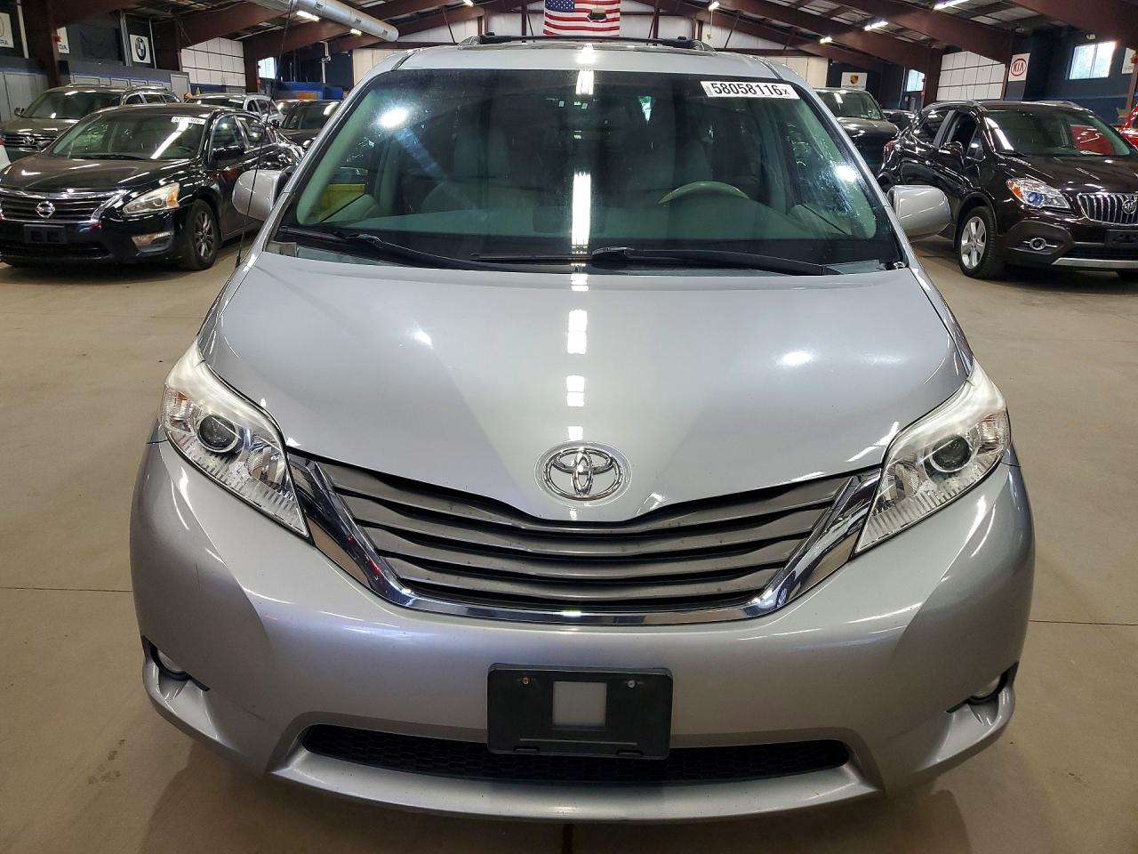 2013 Toyota Sienna Xle 7-passenger Silver vin: 5TDDK3DC6DS053919