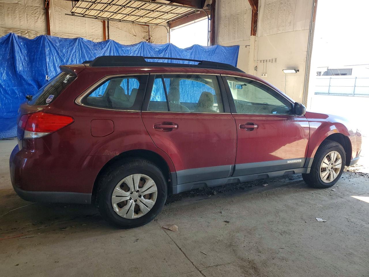 2011 Subaru Outback 2.5i Red vin: 4S4BRBAC1B3352181