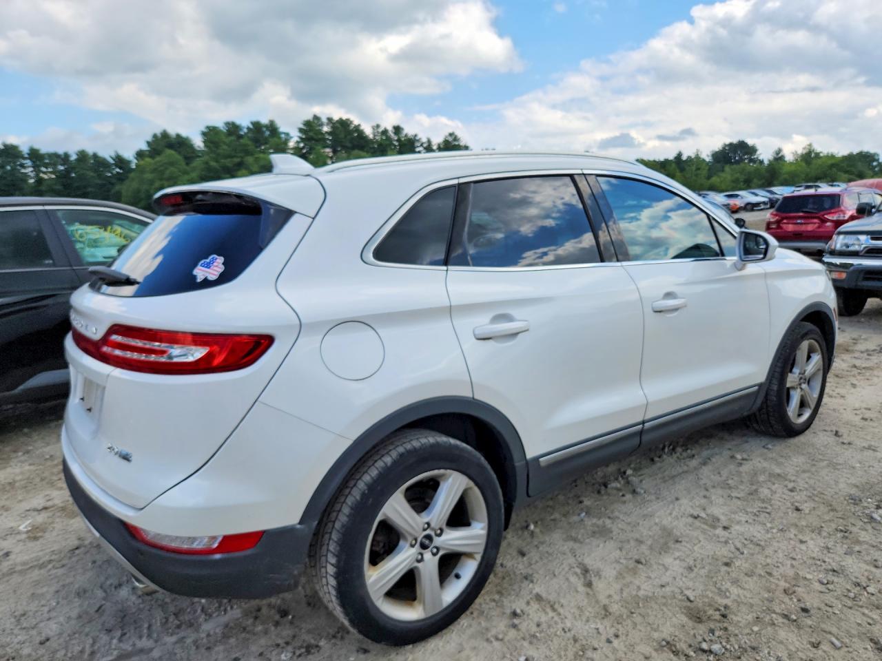 2015 Lincoln Mkc White vin: 5LMCJ2A90FUJ31409