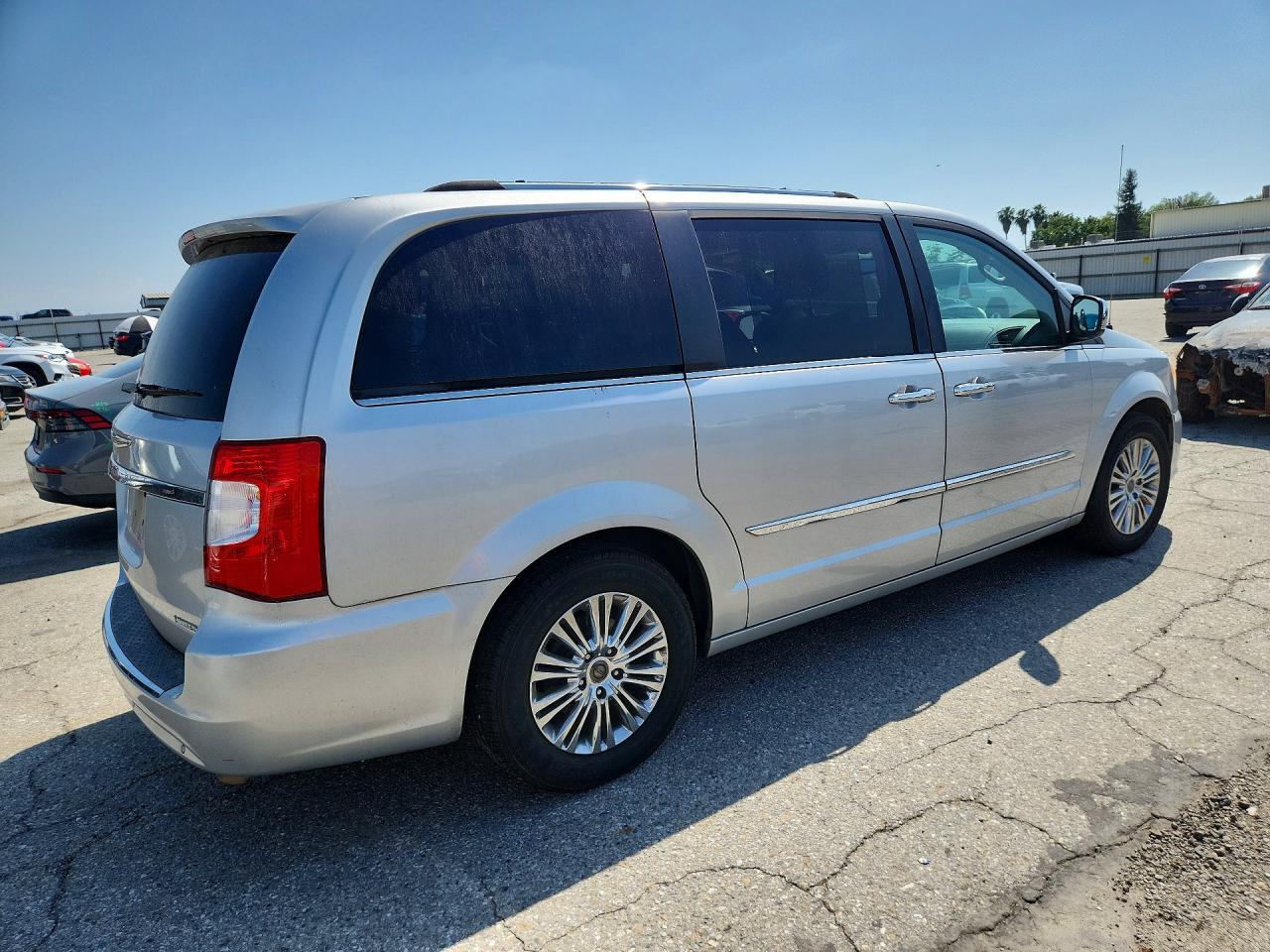 2011 Chrysler Town & Country Limited Silver vin: 2A4RR6DG1BR610838