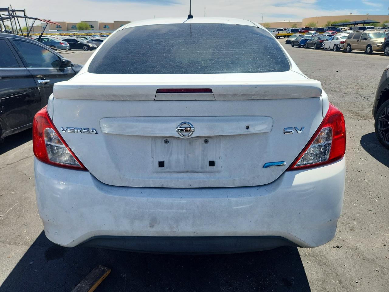 2015 Nissan Versa 1.6 Sv Белый vin: 3N1CN7APXFL886118