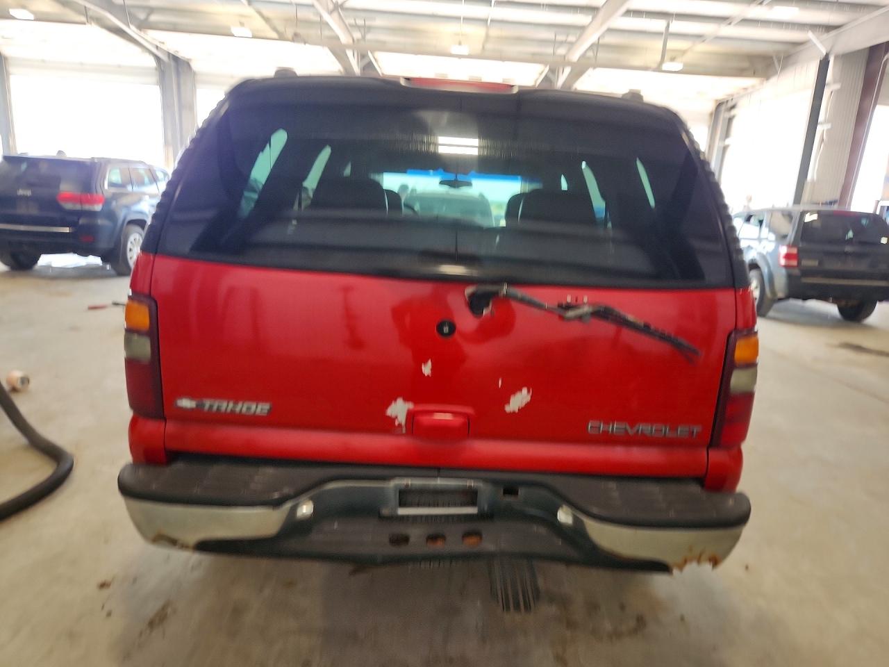 2001 Chevrolet Tahoe K1500 Red vin: 1GNEK13T61R117551