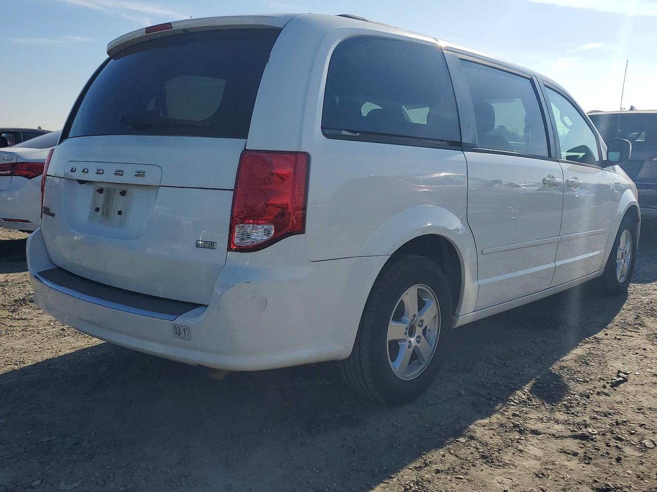 2013 Dodge Grand Caravan Sxt White vin: 2C4RDGCG7DR635970