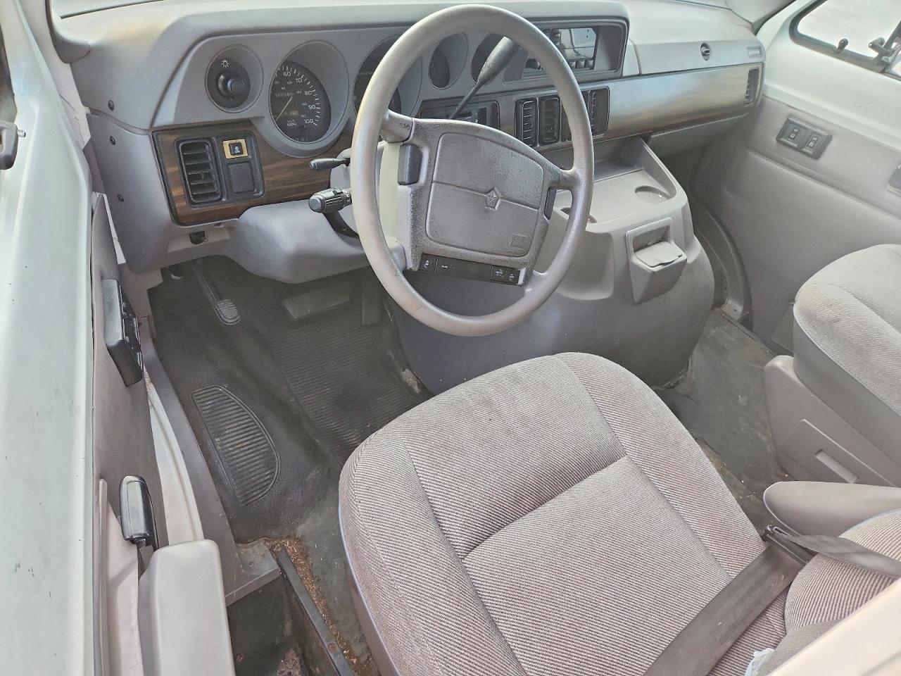 1996 Dodge Ram Van B1500 White vin: 2B7HB11Y3TK171304