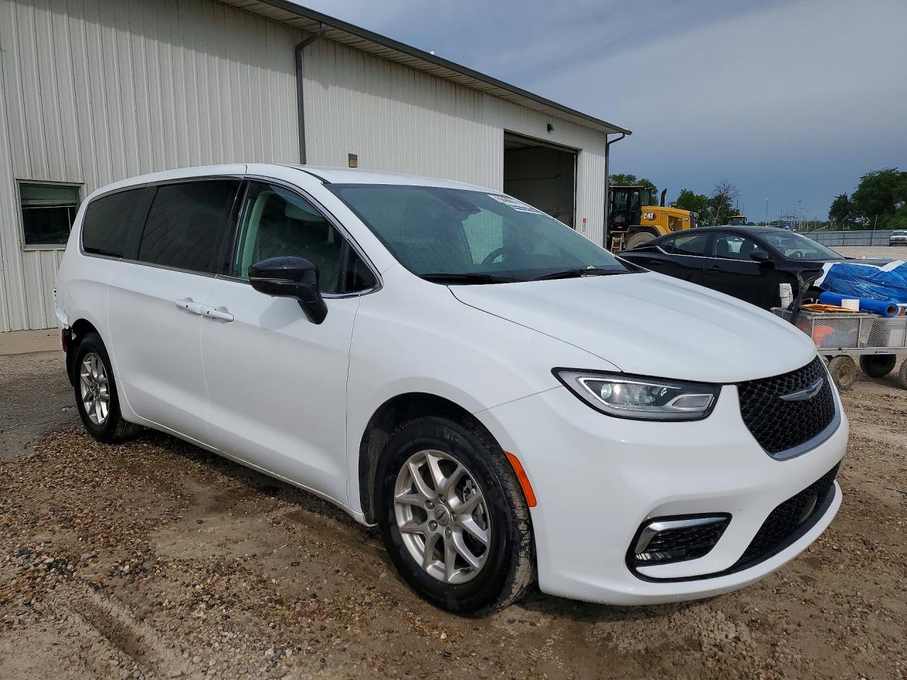 2024 Chrysler Pacifica Touring L White vin: 2C4RC1BG9RR119666