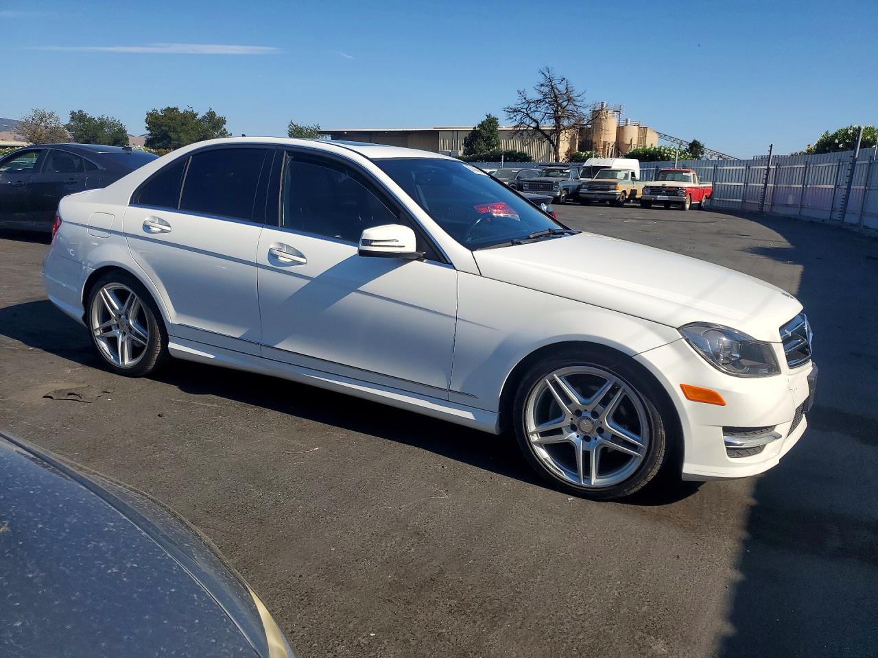 2014 Mercedes-benz C 250 White vin: WDDGF4HB1EG239426