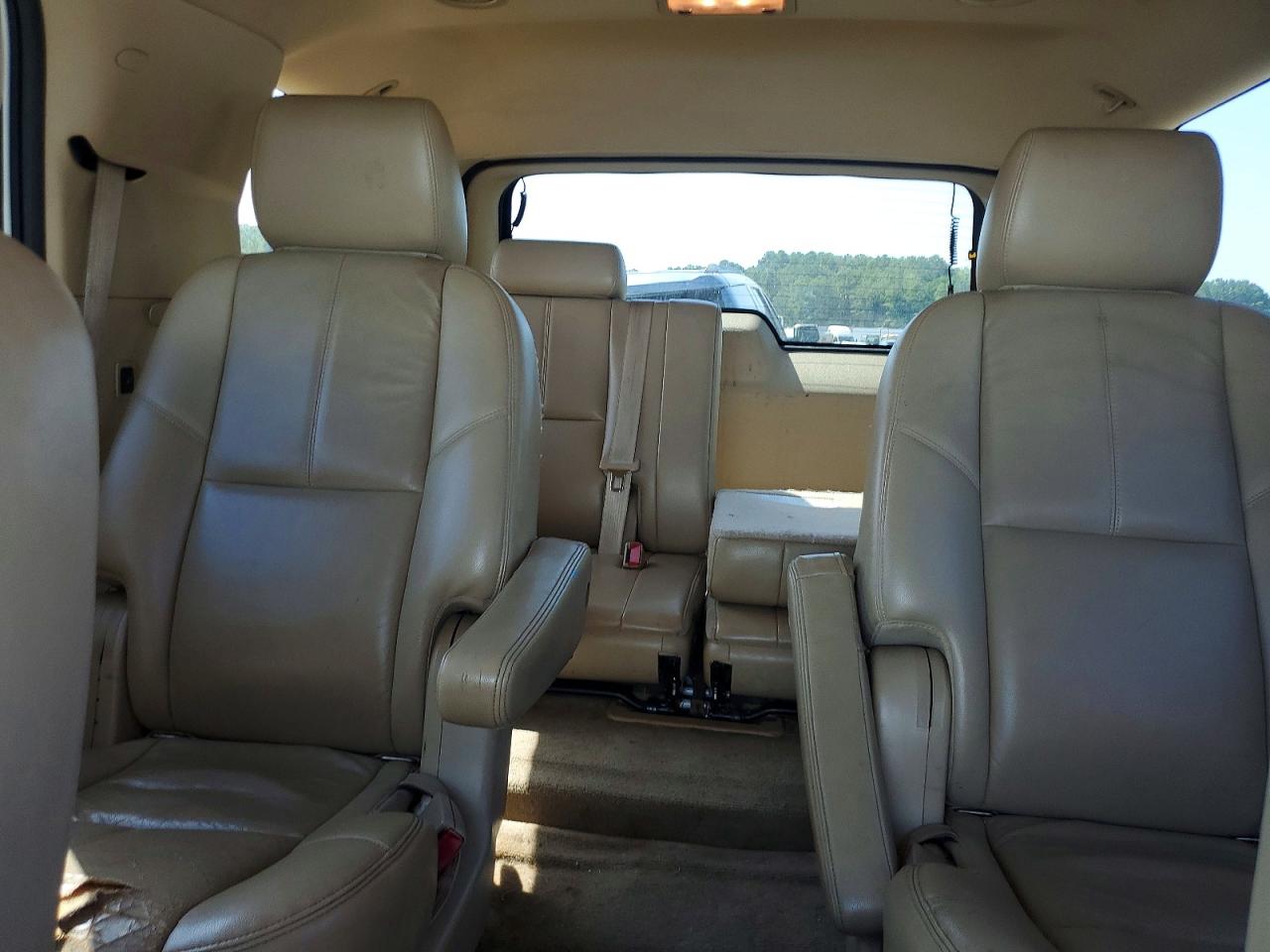 2012 Chevrolet Tahoe C1500 Lt White vin: 1GNSCBE08CR263199