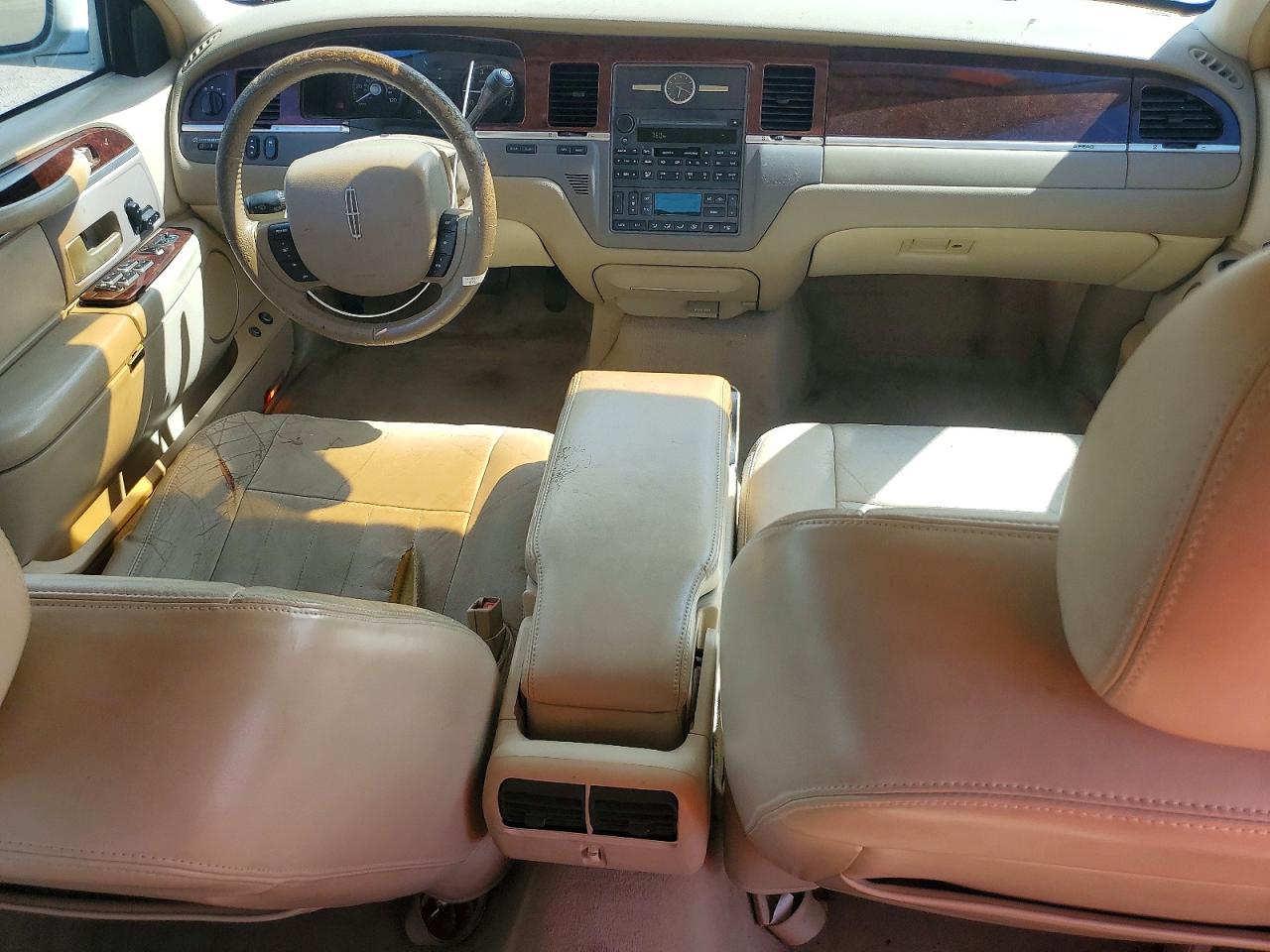 2006 Lincoln Town Car Signature Two Tone vin: 1LNHM81V76Y626893