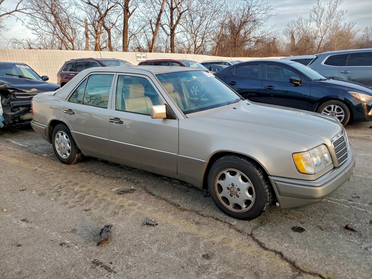 1994 Mercedes-benz E 320 Серебряный vin: WDBEA32E9RC135243