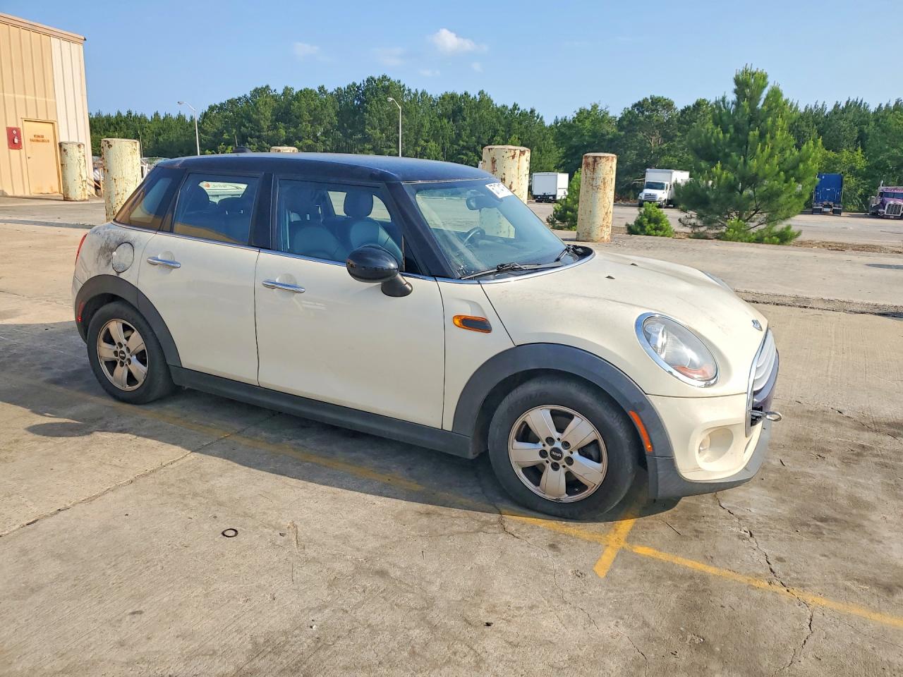 2015 Mini Cooper White vin: WMWXS5C5XFT837582