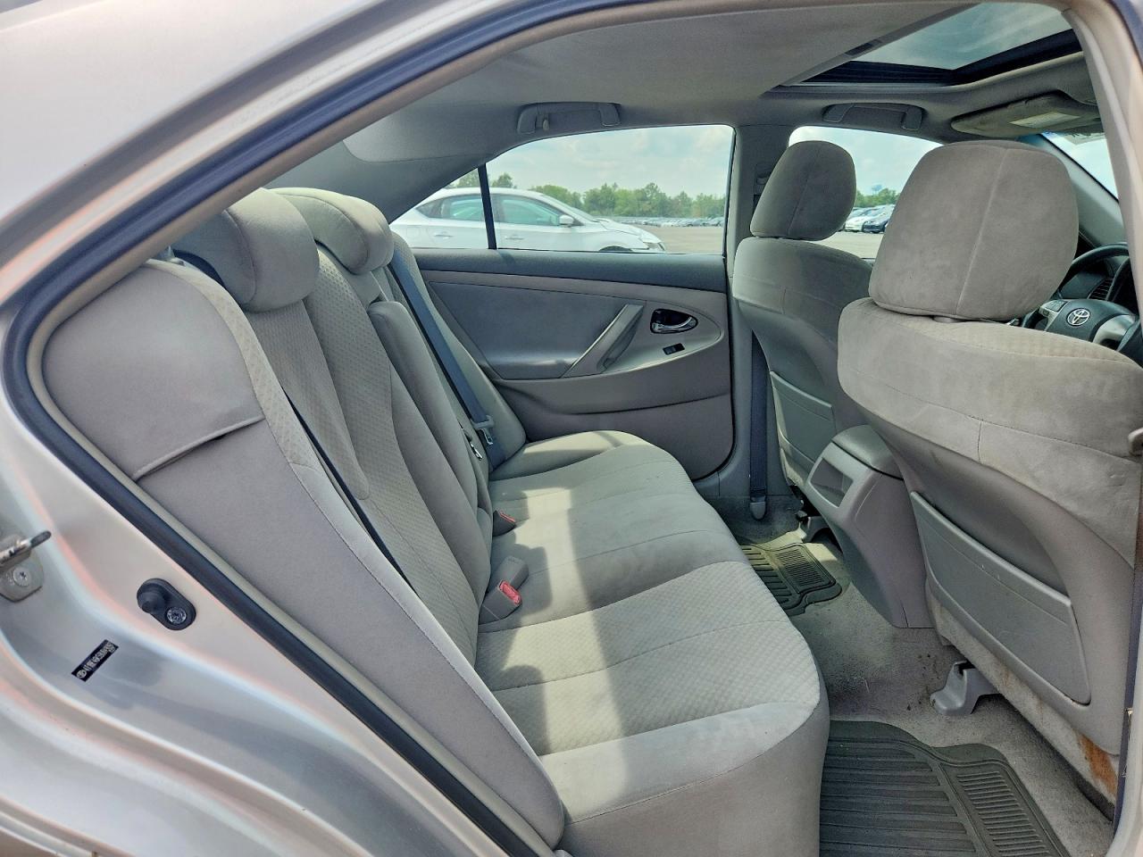 2009 Toyota Camry Le Silver vin: 4T1BE46K59U849097
