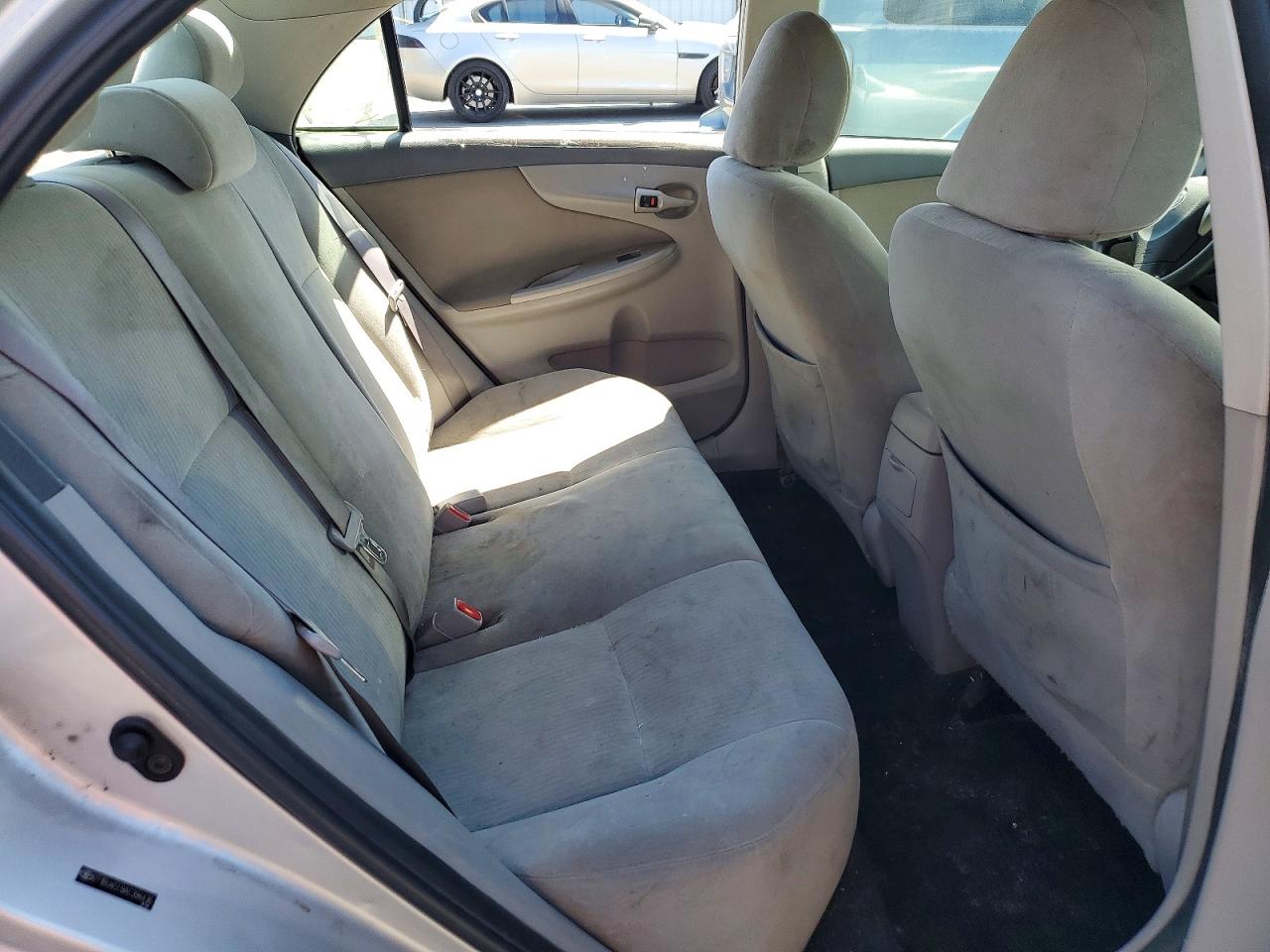 2010 Toyota Corolla Le Silver vin: 2T1BU4EE9AC394436