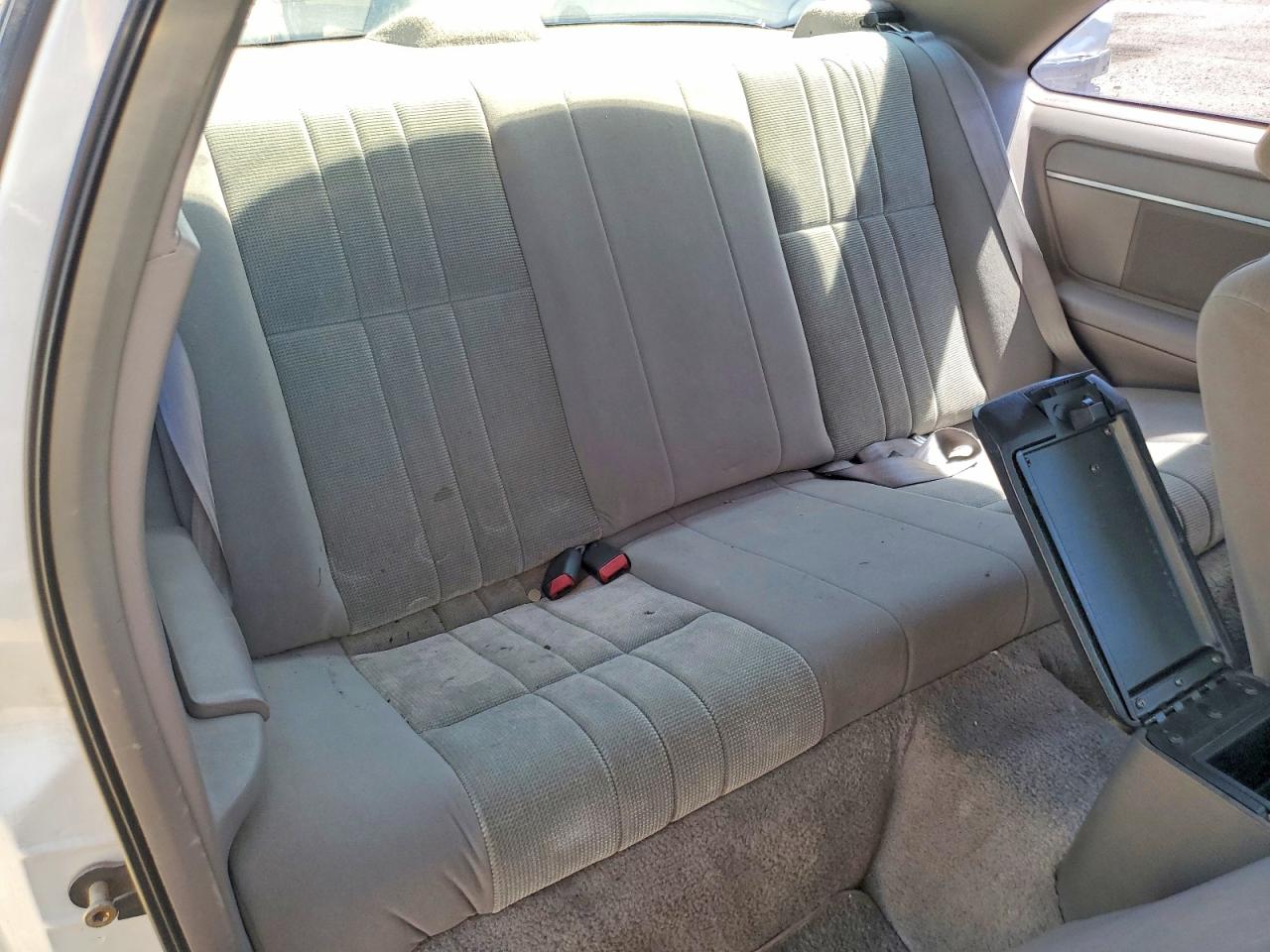 1989 Ford Thunderbird White vin: 1FAPP6046KH107791
