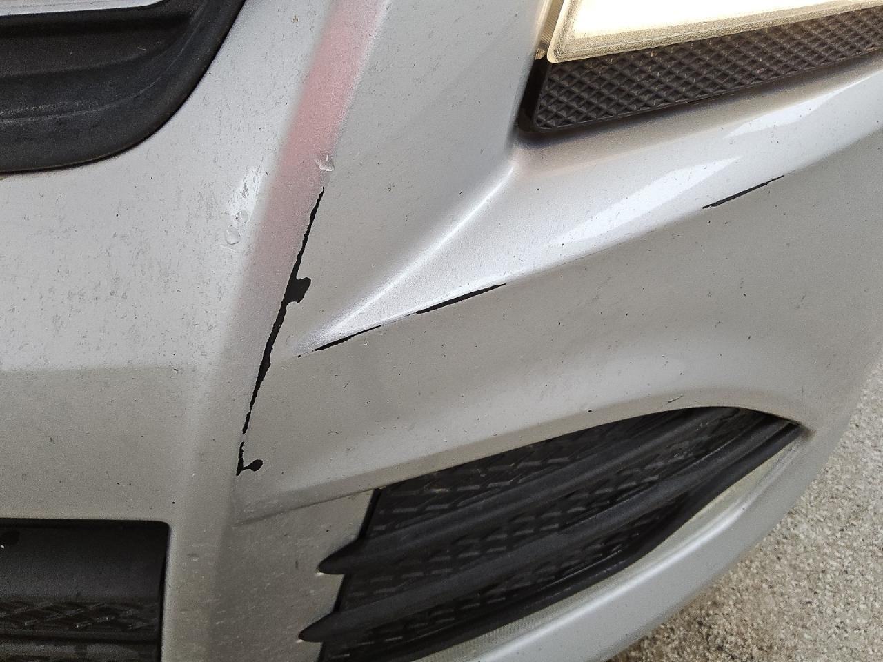 2014 Ford Escape Se Silver vin: 1FMCU9G9XEUC09574 Damage: Front Bumper/Cover, Scraped, 9 To 10 Inches