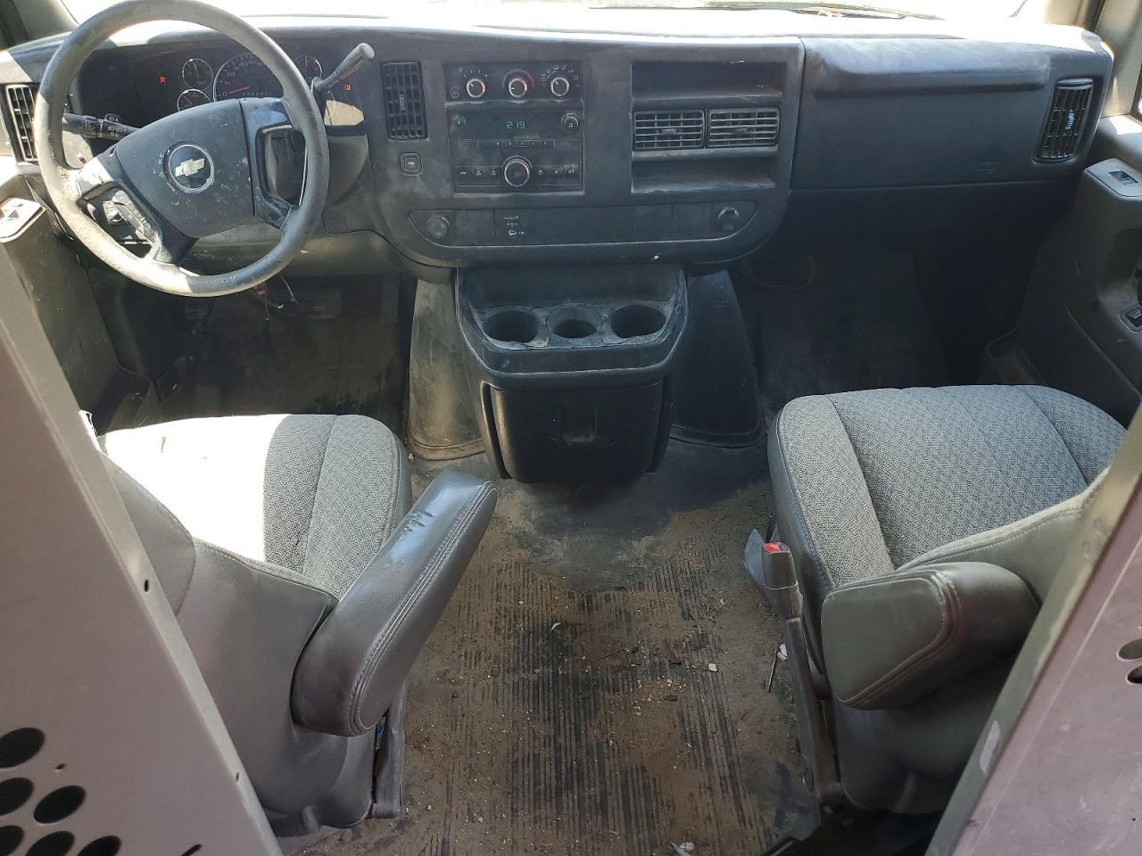 2008 Chevrolet Express G2500 White vin: 1GCGG25C881167494