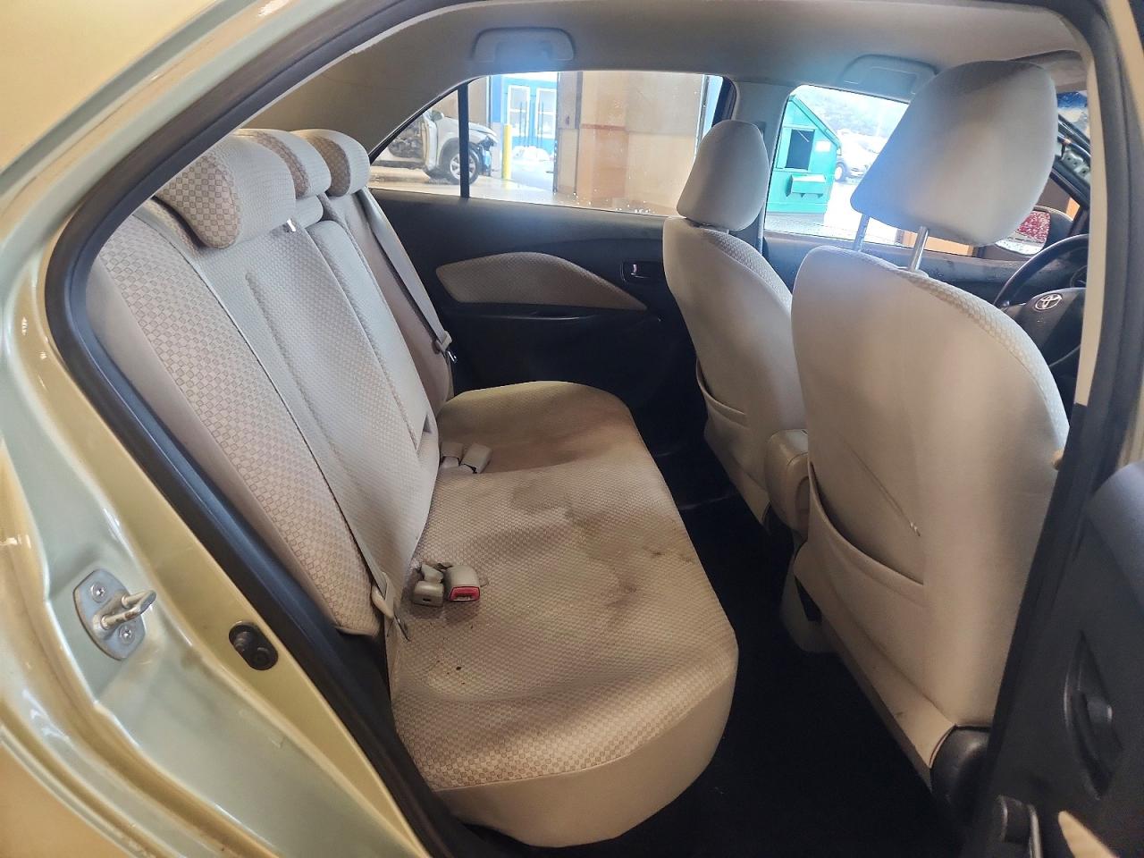 2007 Toyota Yaris Base Gold vin: JTDBT923971108343