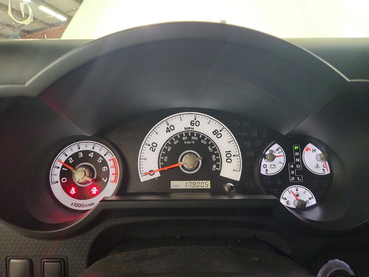 2013 Toyota Fj Cruiser Base Белый vin: JTEBU4BF0DK165056