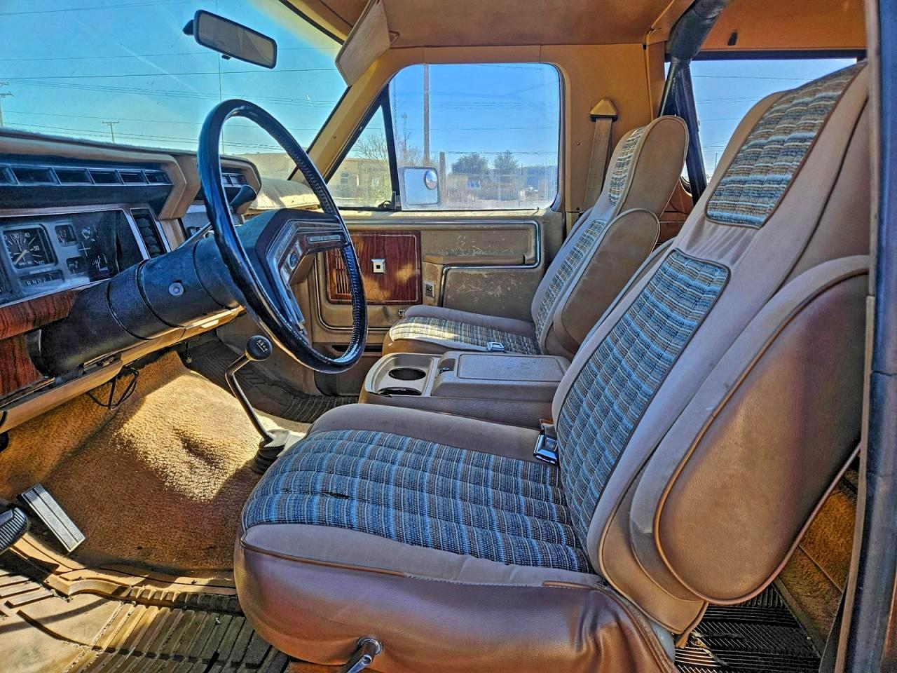 1983 Ford Bronco U100 Двухцветный vin: 1FMEU15G6DLA00090