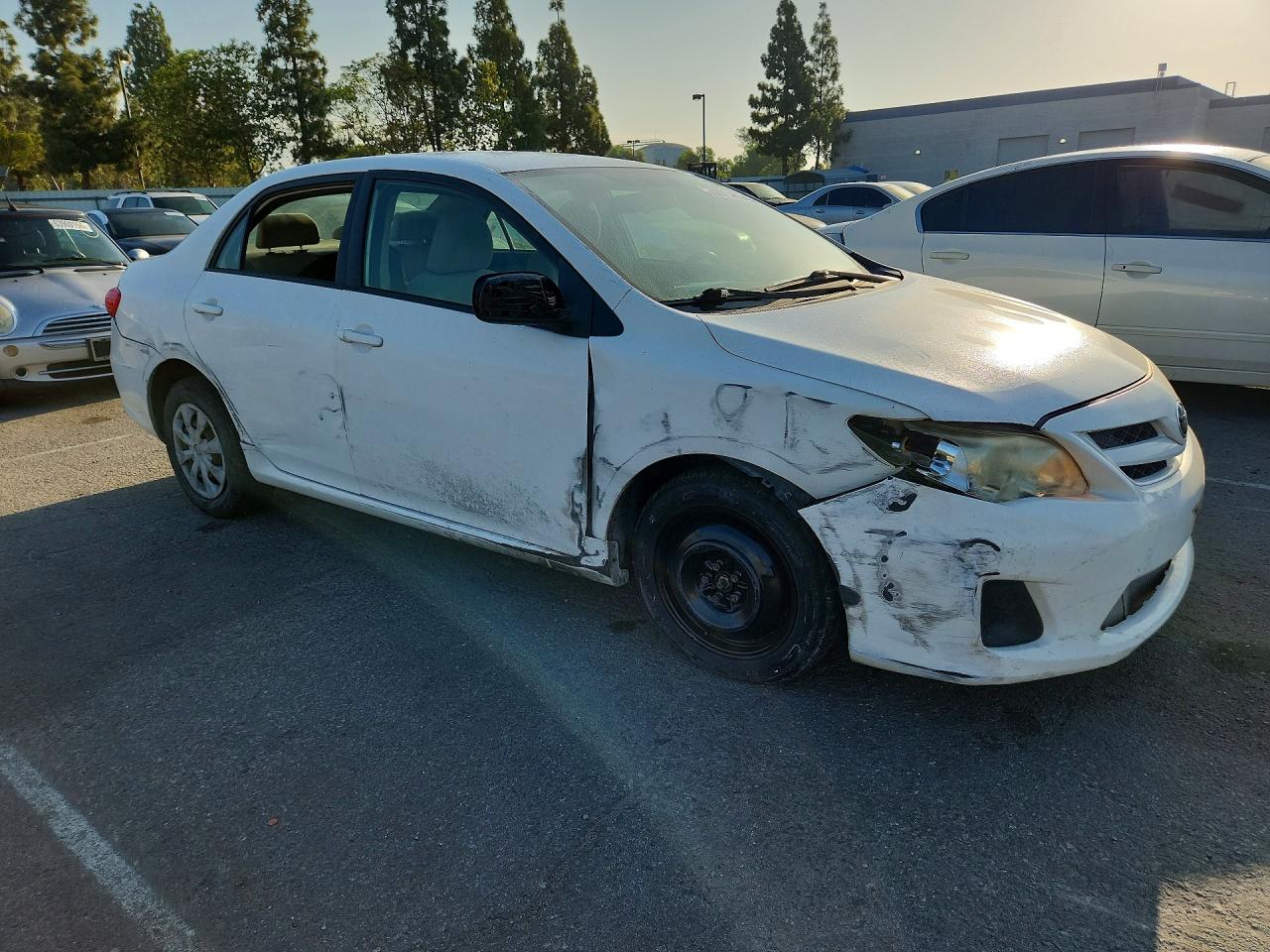 2011 Toyota Corolla Le White vin: JTDBU4EE8B9157234