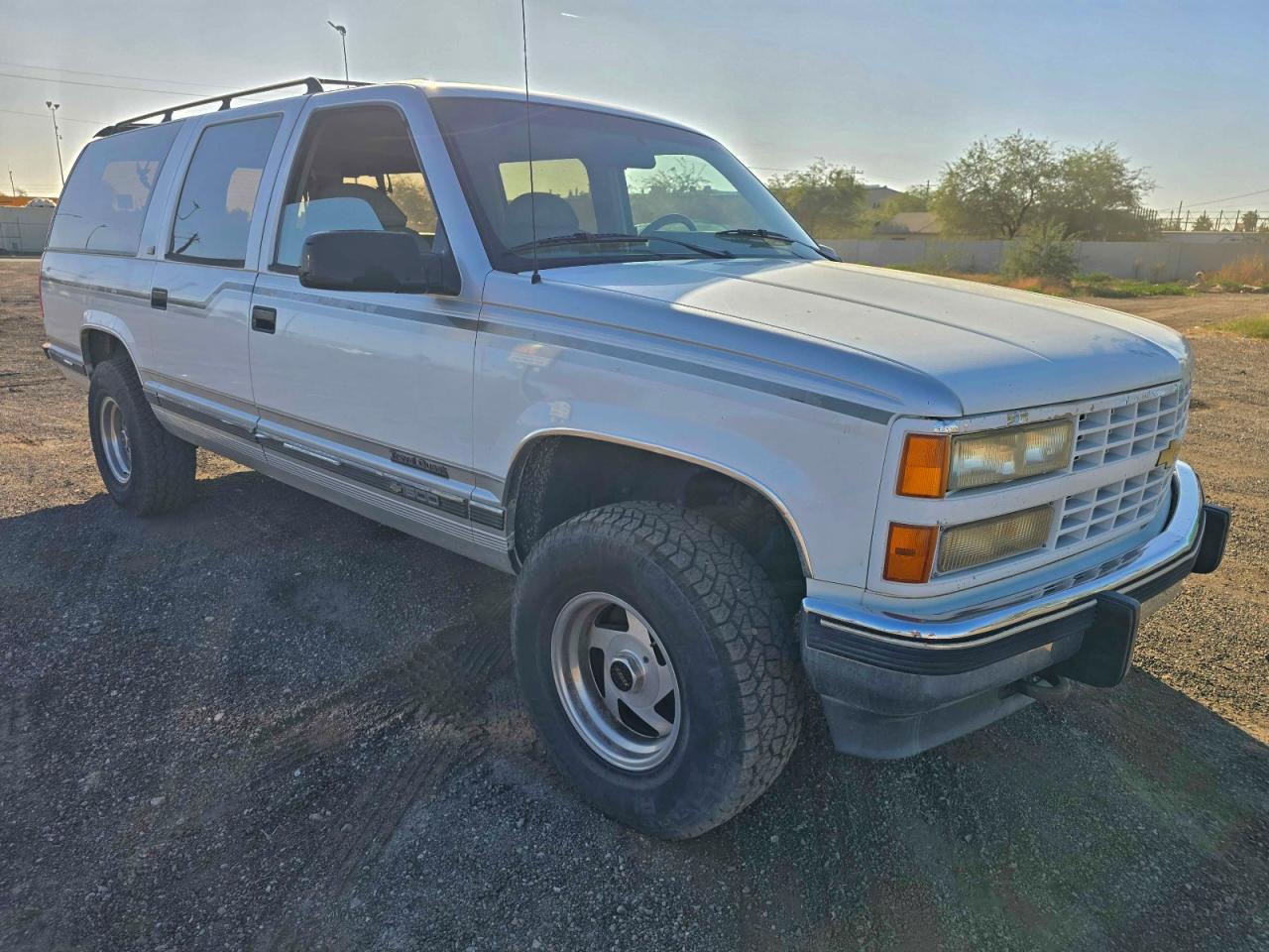 1993 Chevrolet Suburban K1500 Двухцветный vin: 1GBFK16K7PJ358367