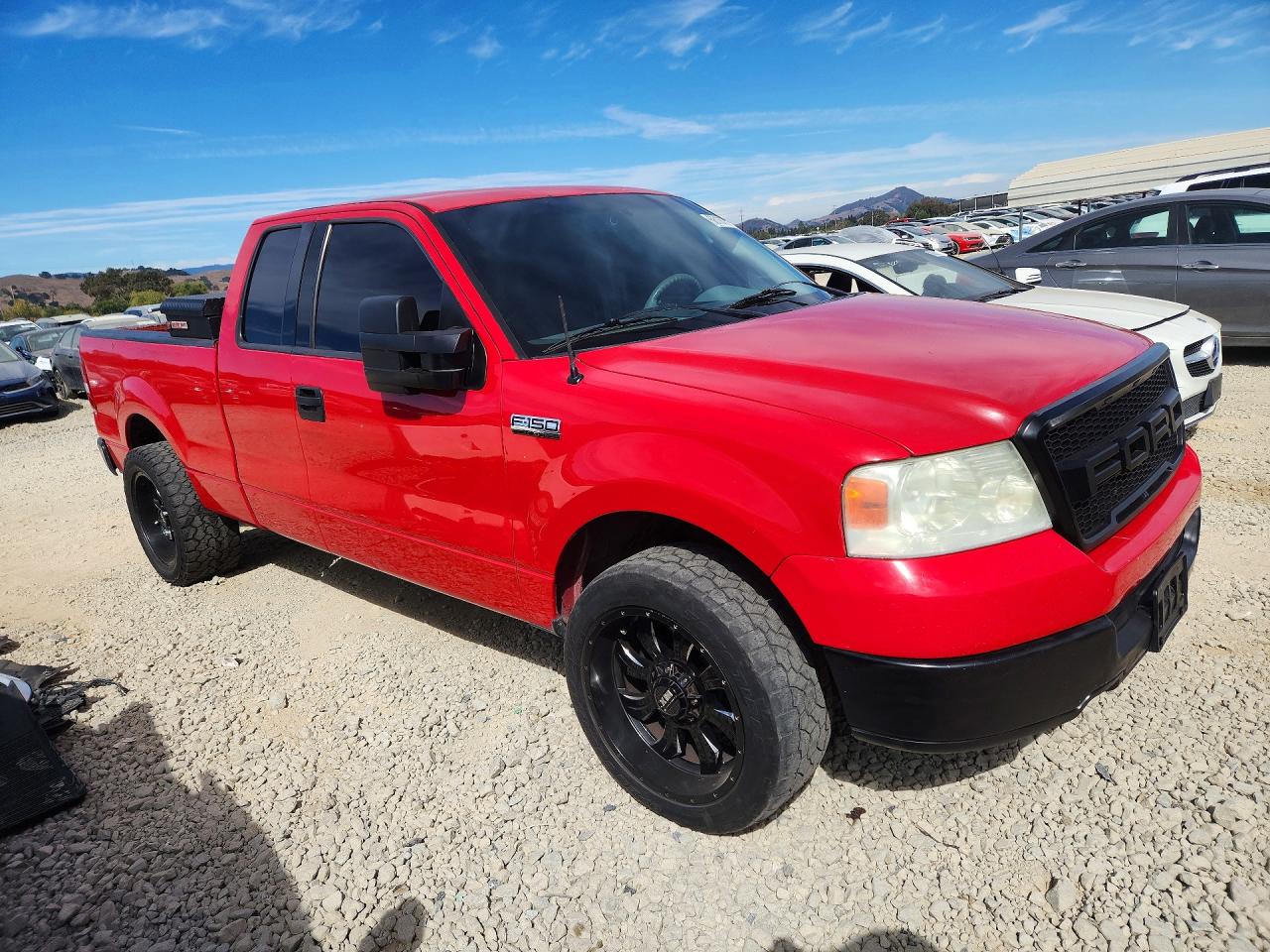 2004 Ford F150 Red vin: 1FTPX12564NA57658