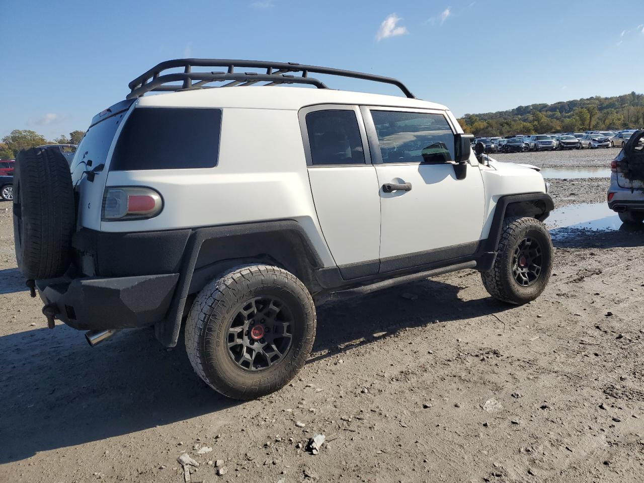 2013 Toyota Fj Cruiser White vin: JTEBU4BF6DK169998