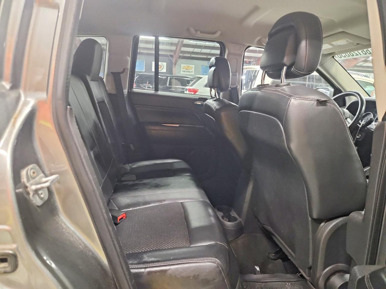 2014 Jeep Compass Latitude Gray vin: 1C4NJDEB7ED632966